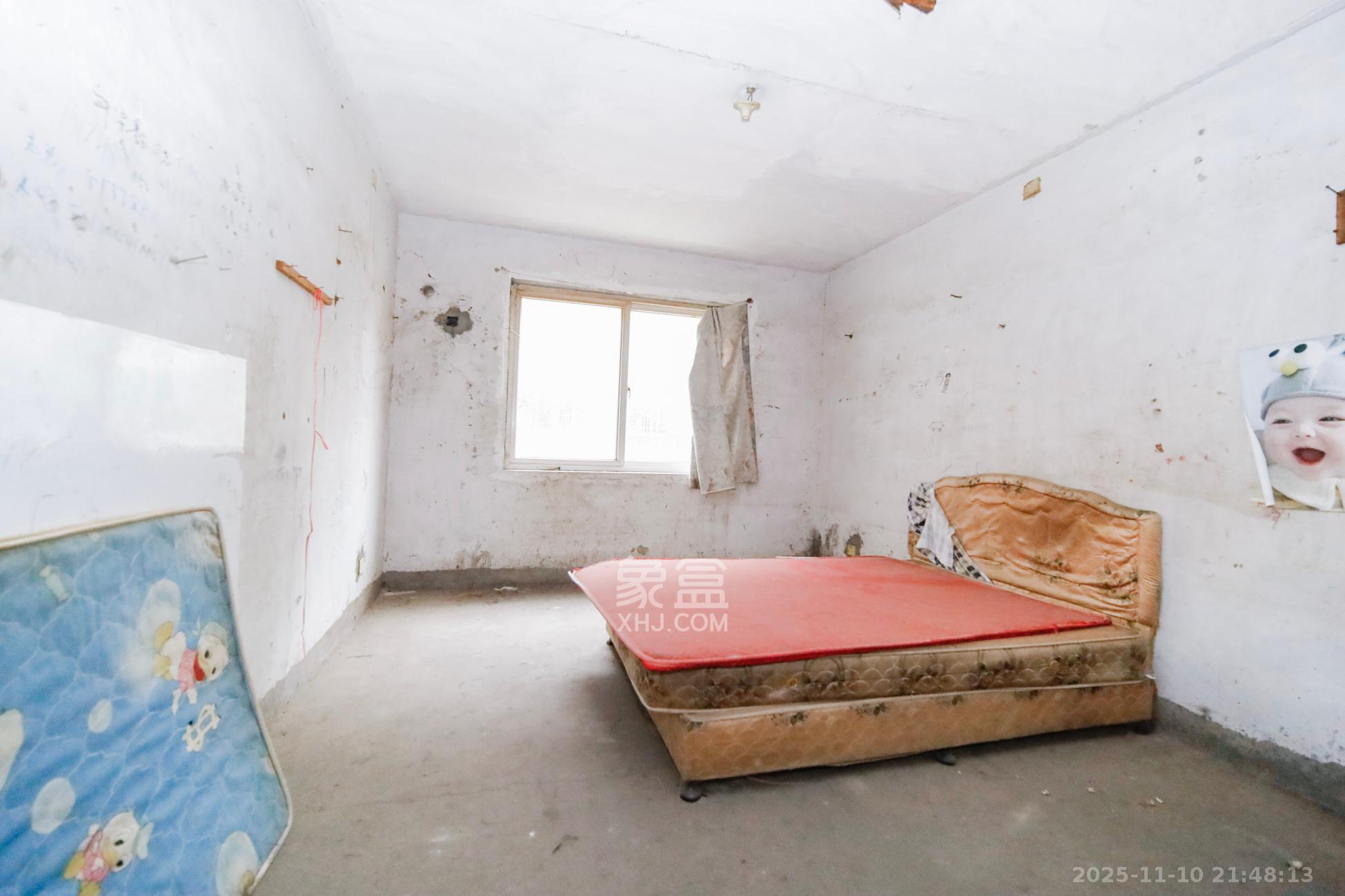 德馨园  3室2厅1卫    52.0万卧室