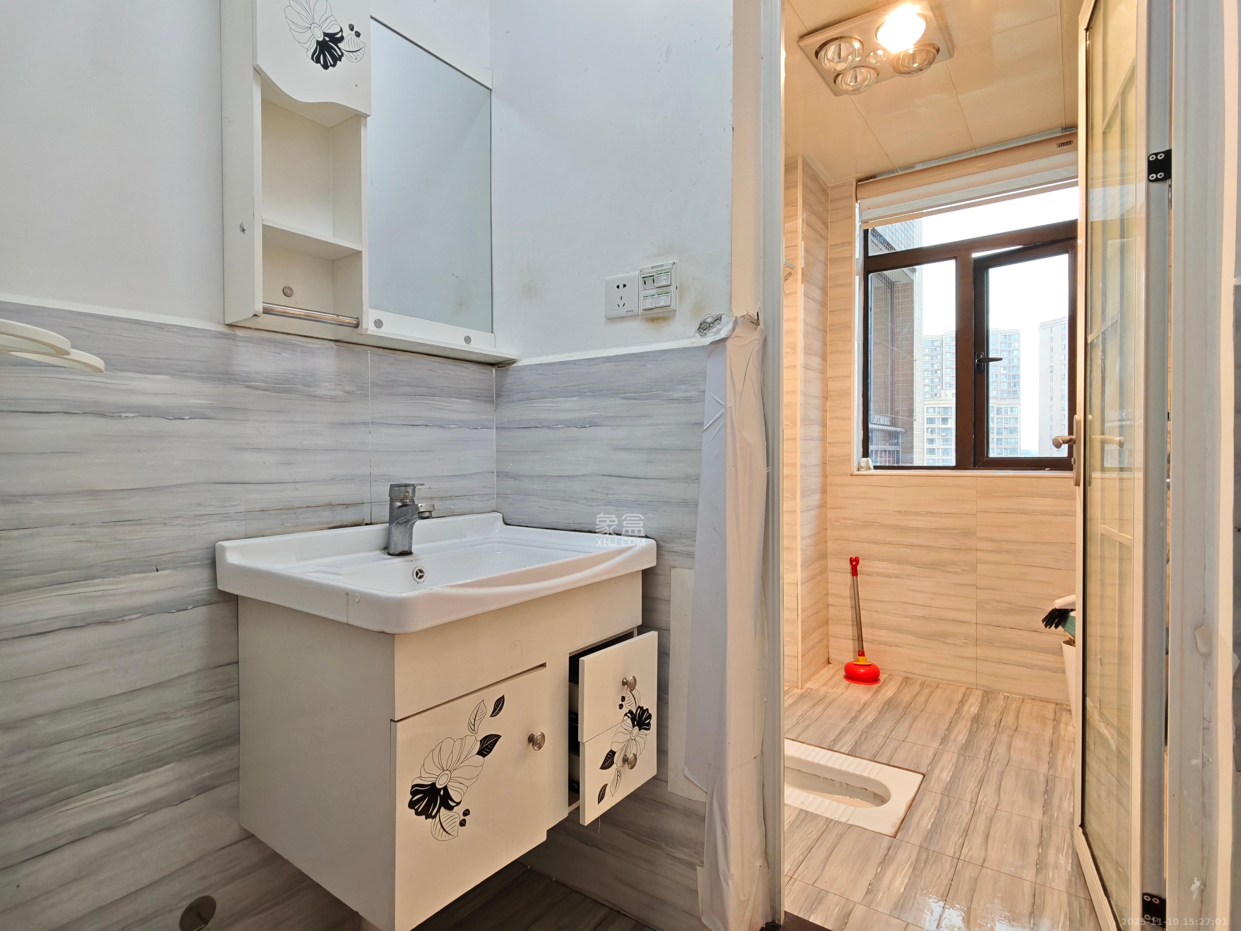 德润小区（丰升德润小区）  4室2厅2卫    3000.0元/月室内图