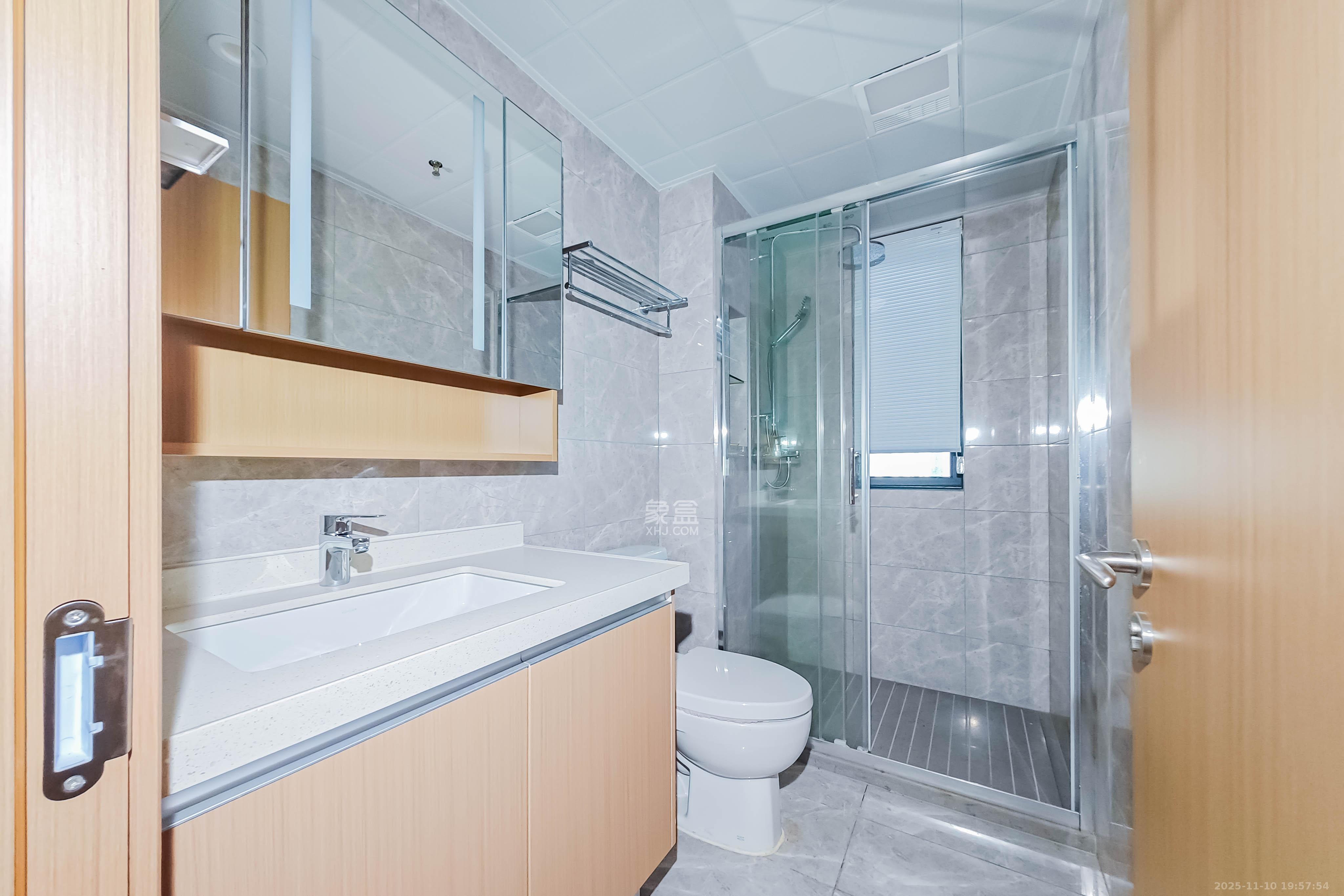 旭辉雨花郡  3室2厅2卫    153.0万卫生间