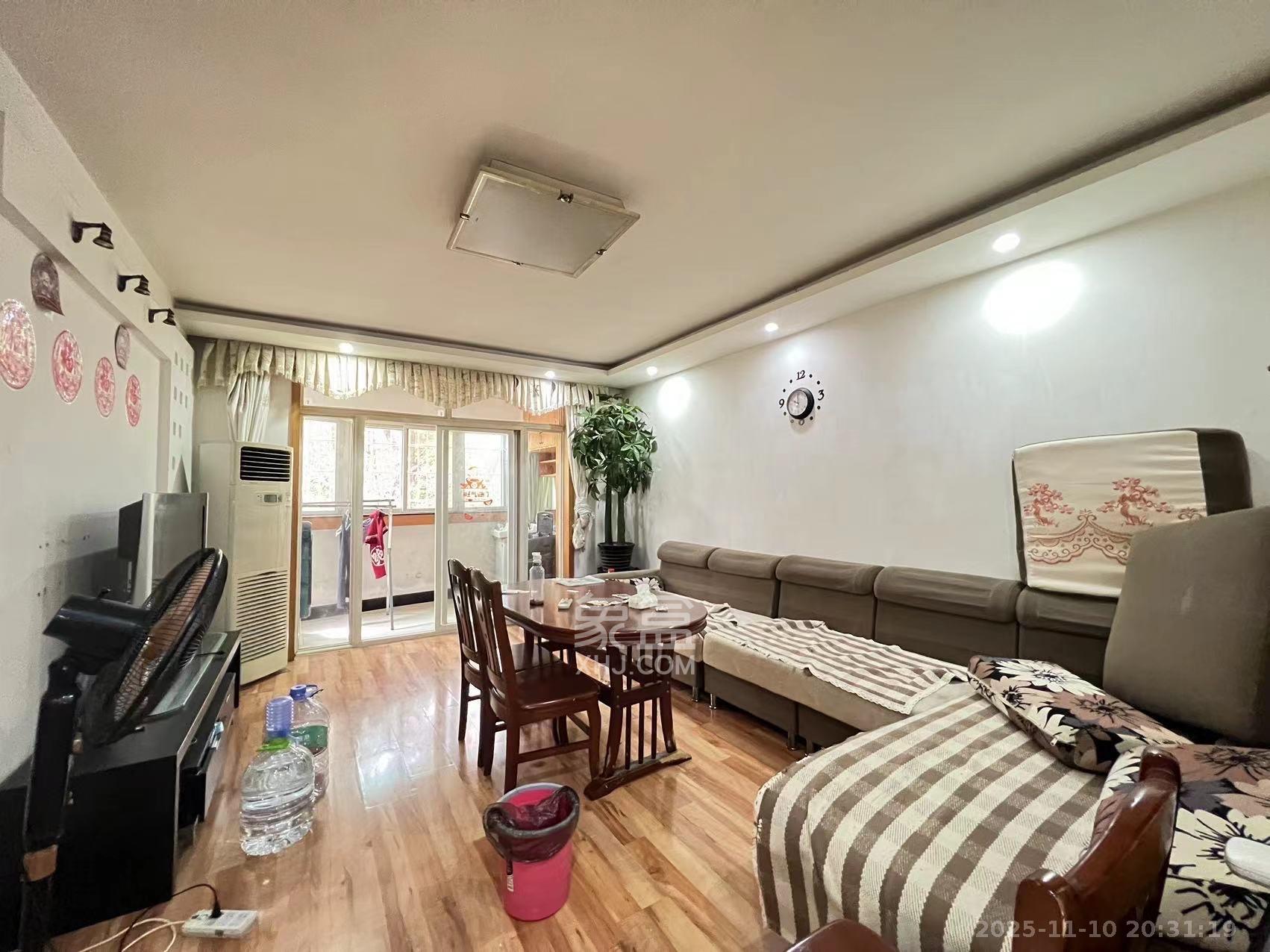 老灯泡厂宿舍（啤酒厂宿舍）  2室2厅1卫    2200.0元/月