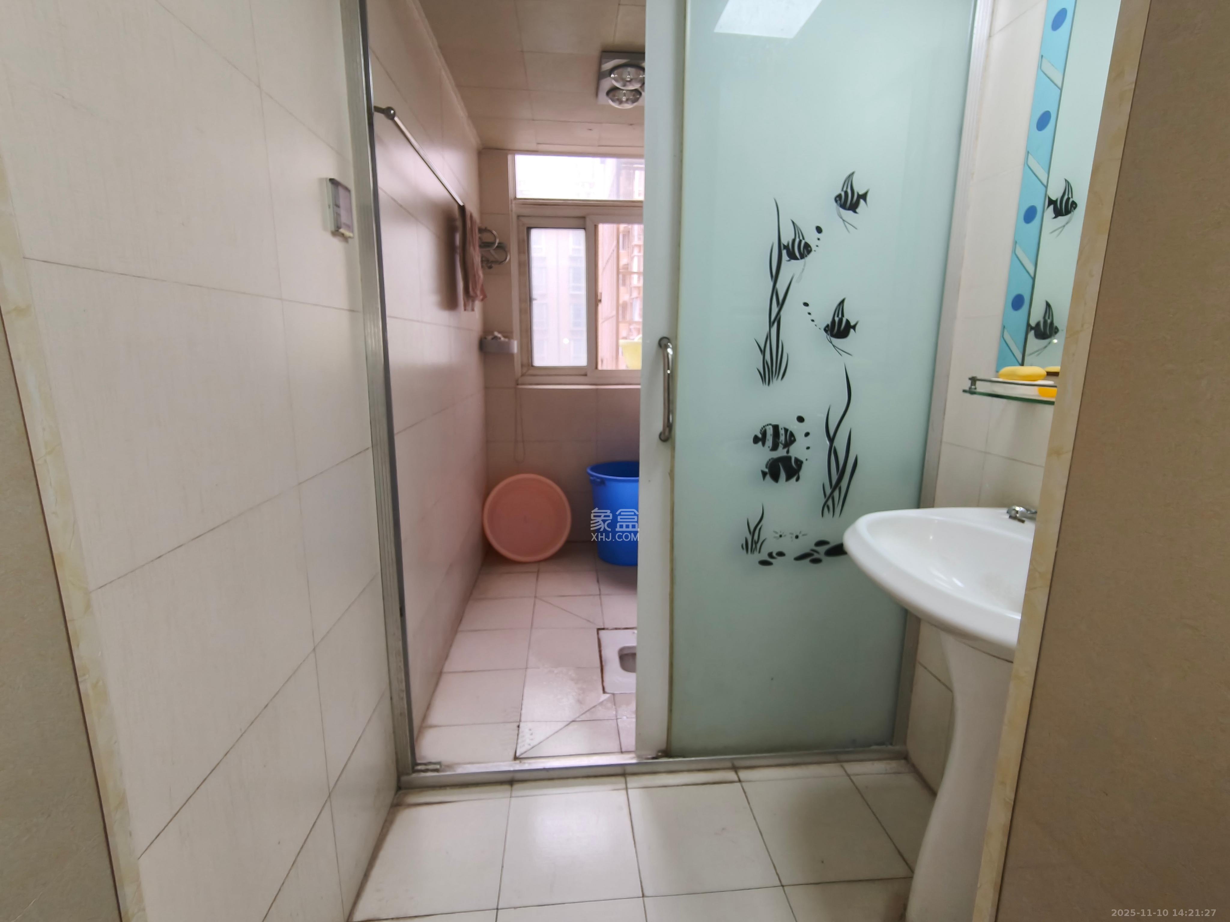 金碧文华  3室2厅2卫    2300.0元/月室内图