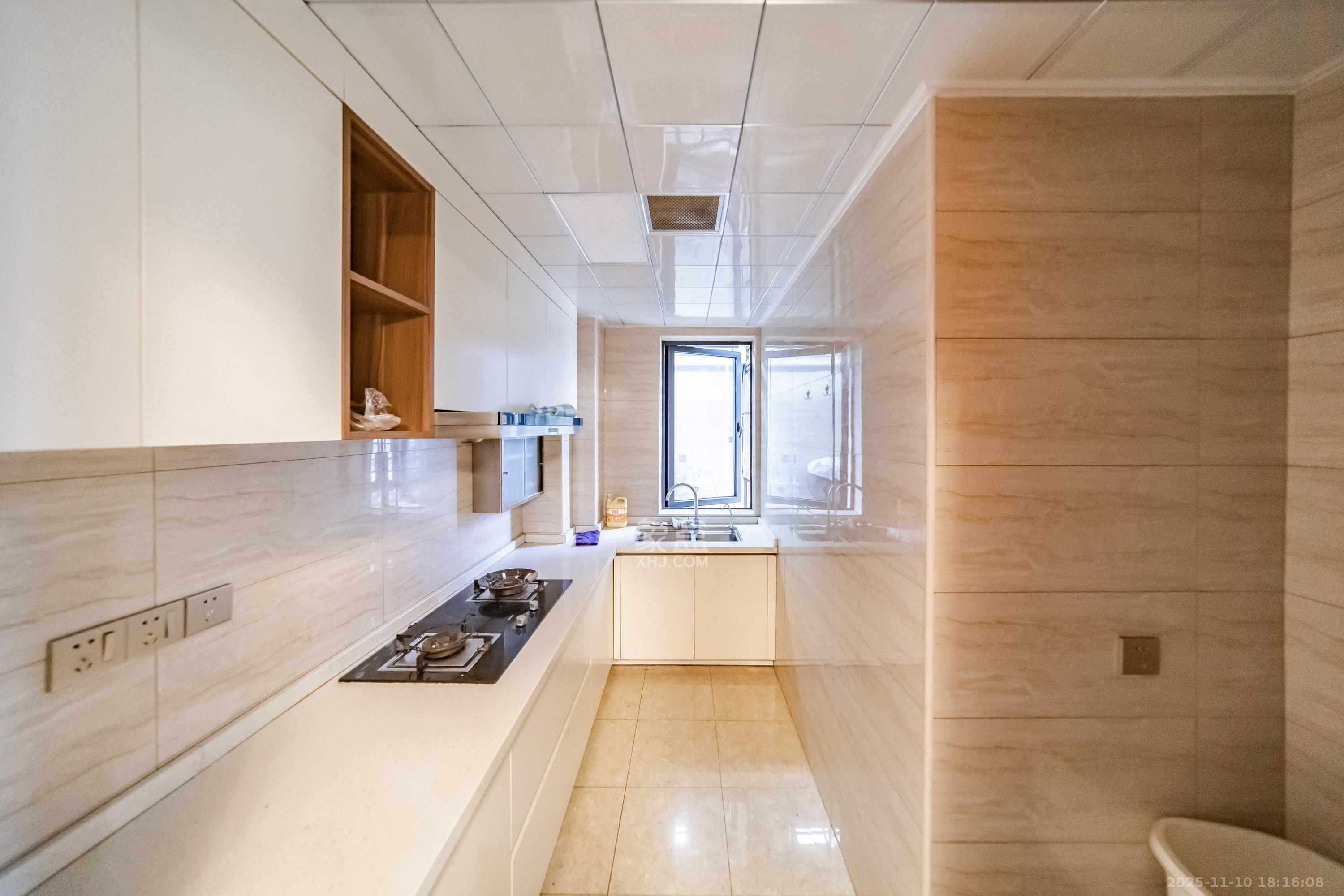 阳光100一期、四五期  2室2厅1卫    82.0万厨房