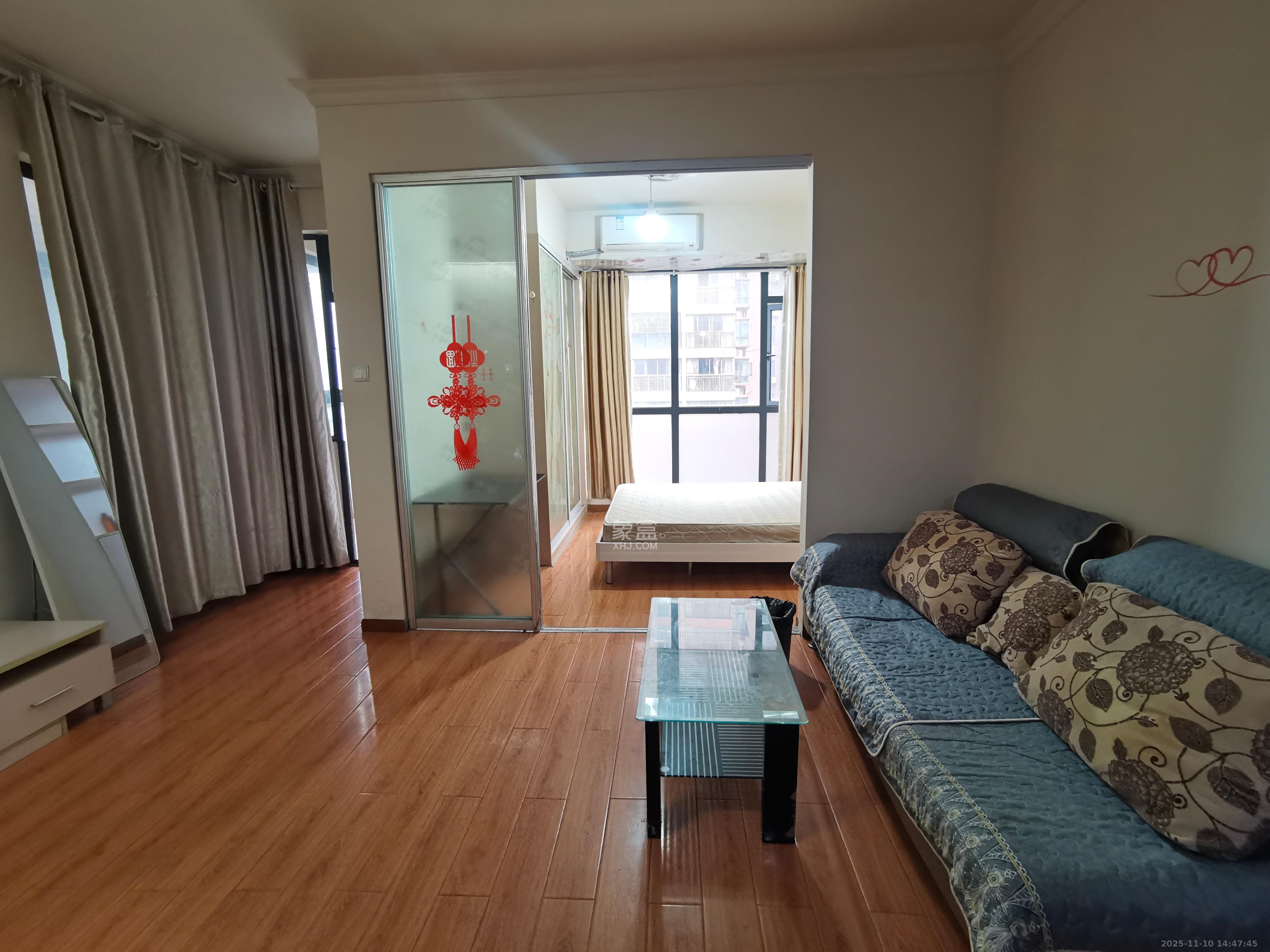 金领家族  1室1厅1卫    1400.0元/月