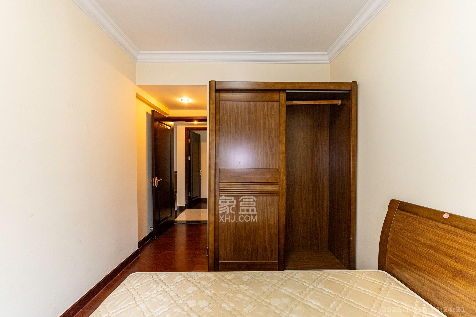 恒大雅苑 3室2厅2卫 110.0万 恒大雅苑 3室2厅2卫 110.0万卧室