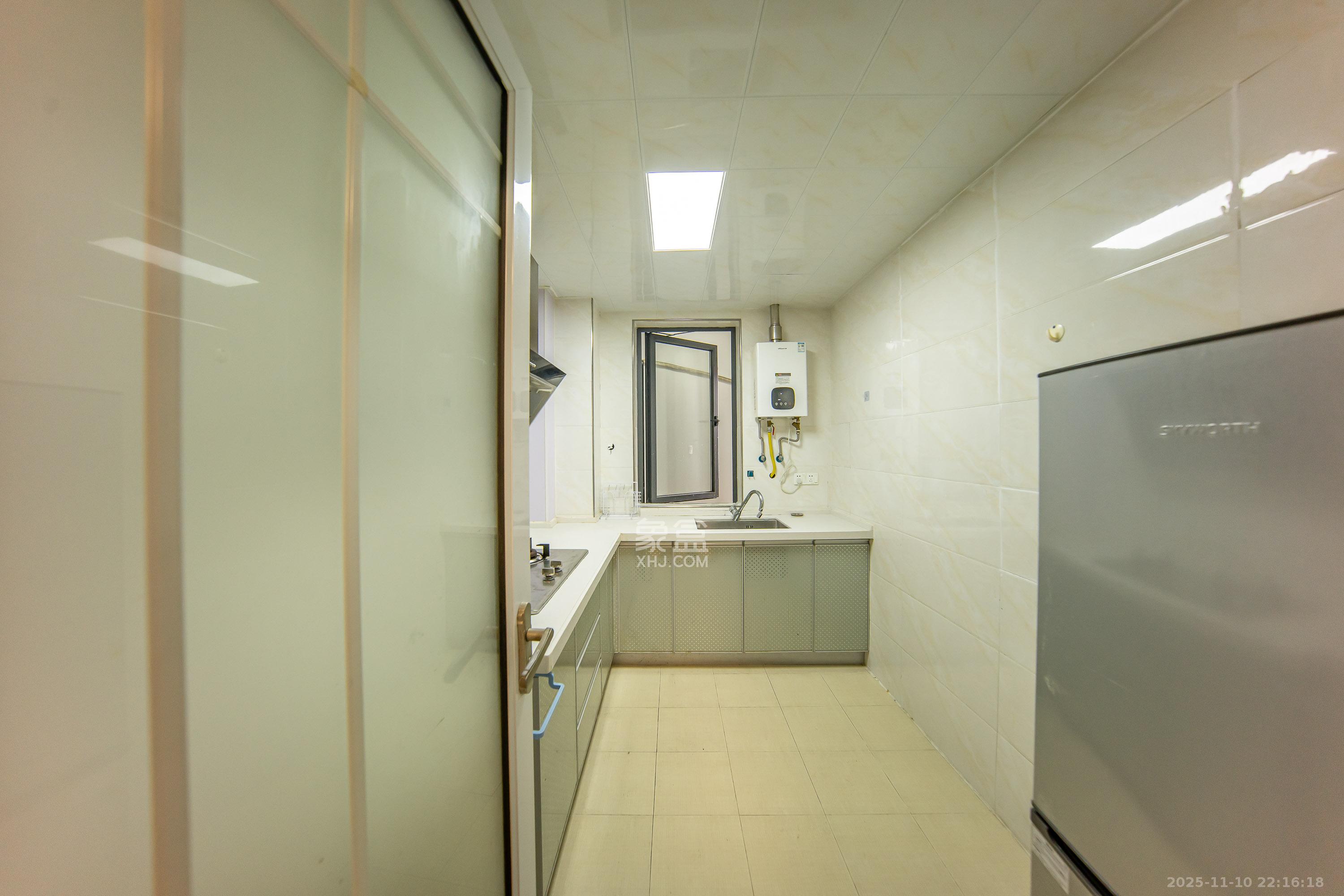 阳光100一期、四五期 2室2厅1卫 85.0万 阳光100一期、四五期 2室2厅1卫 85.0万厨房