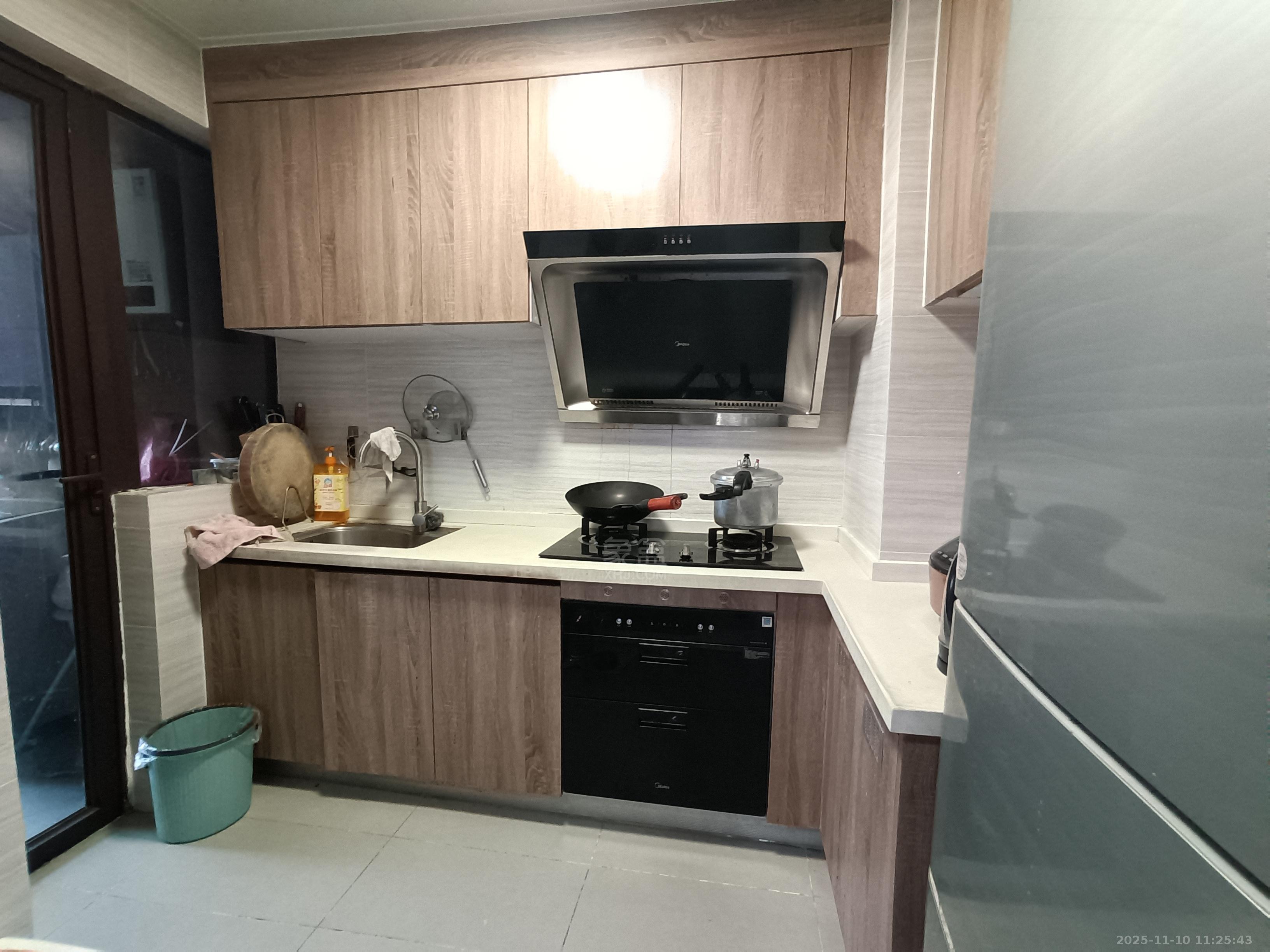 美的翰城 3室2厅2卫 2200.0元/月 美的翰城 3室2厅2卫 2200.0元/月室内图