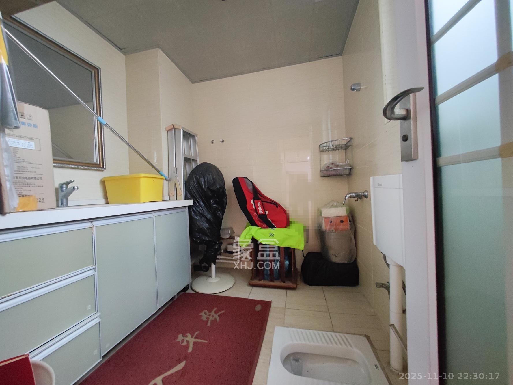 桃阳苑（省人大单位房）  3室2厅2卫    150.0万卫生间