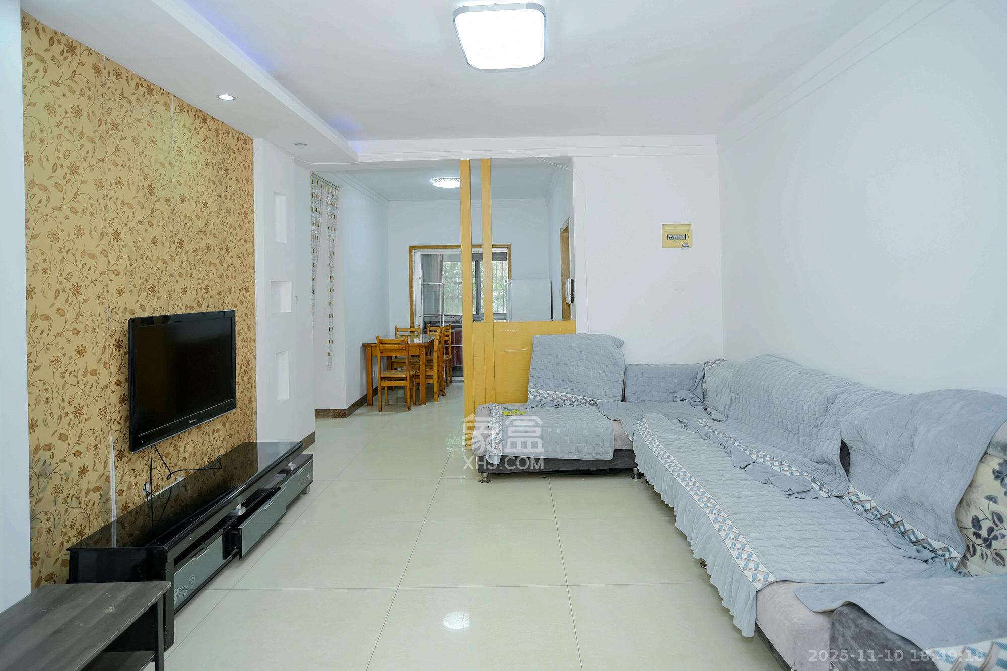 山水湾  3室2厅1卫    56.0万客厅