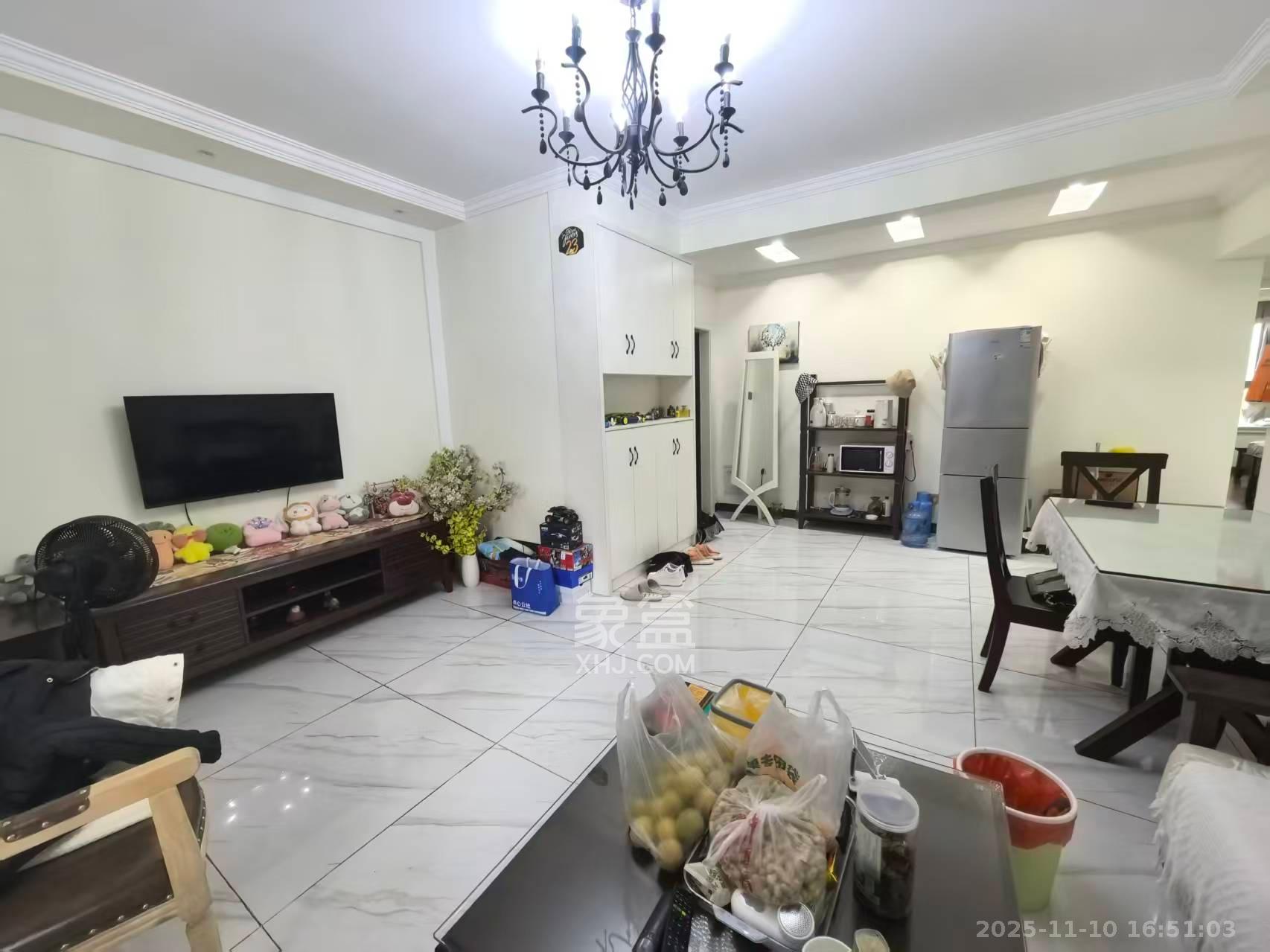 巢之恋  2室2厅1卫    2300.0元/月