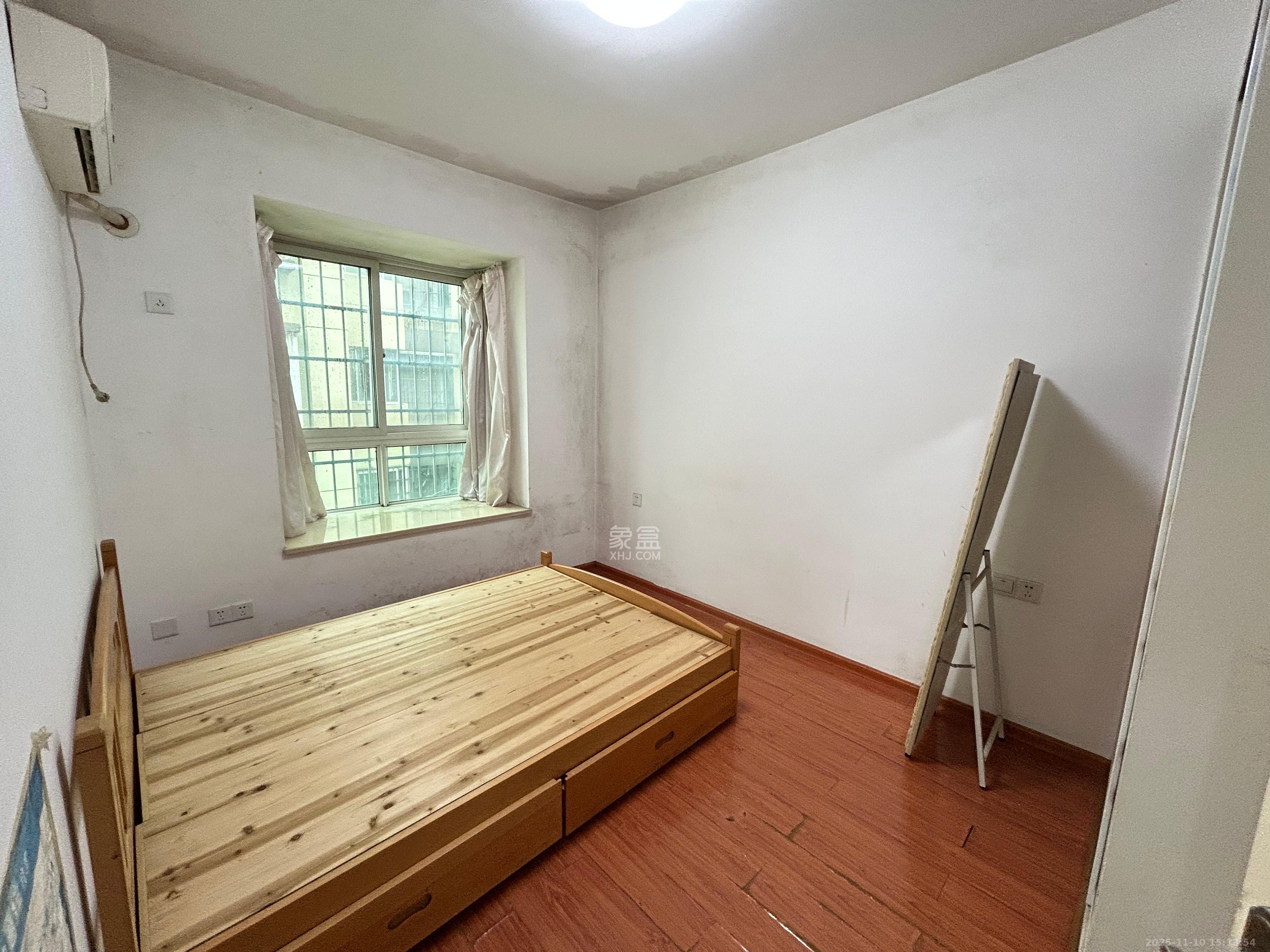 麓谷加州阳光 3室2厅1卫 2300.0元/月 麓谷加州阳光 3室2厅1卫 2300.0元/月室内图