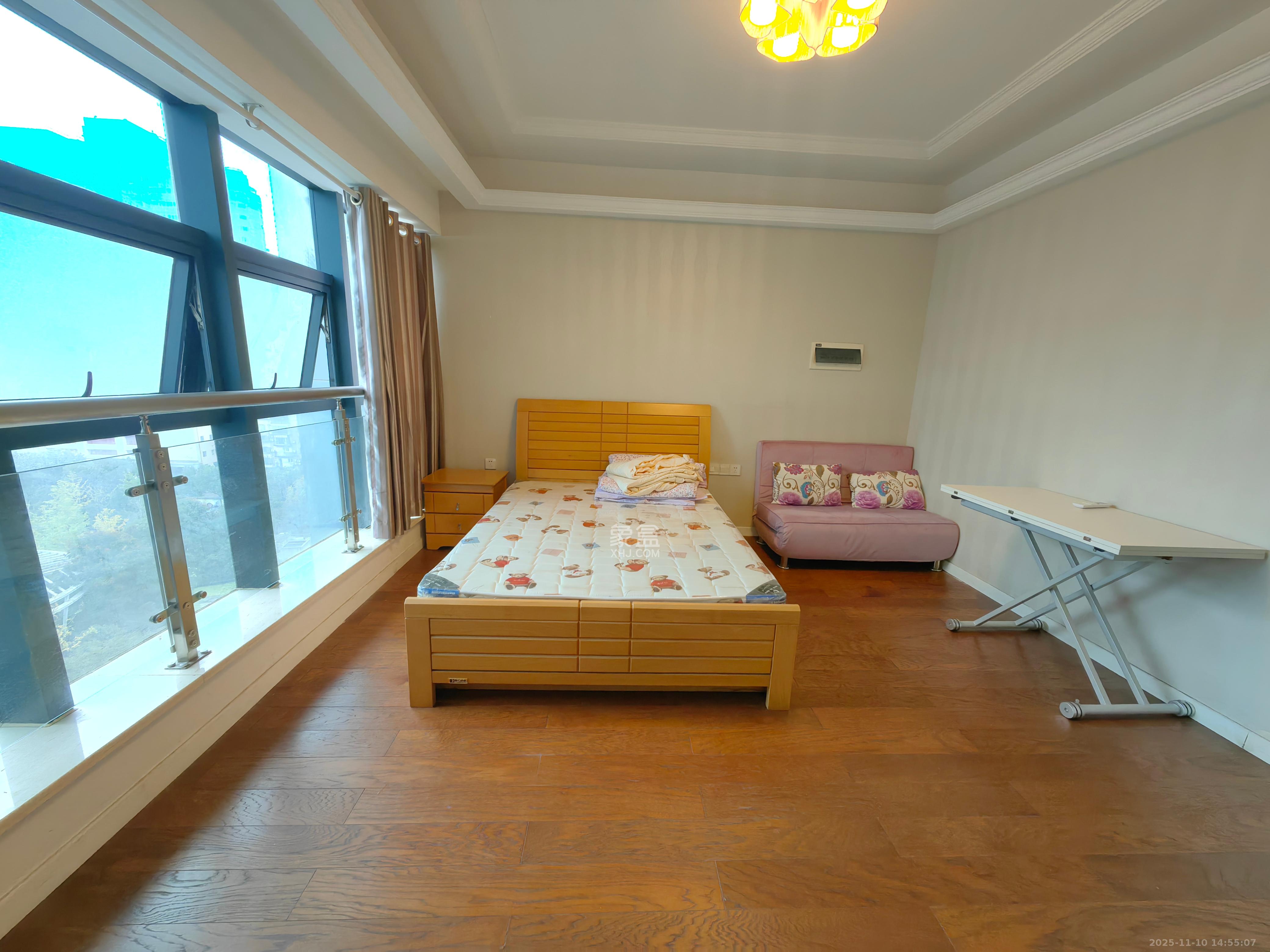 壹号公馆  1室1厅1卫    2200.0元/月