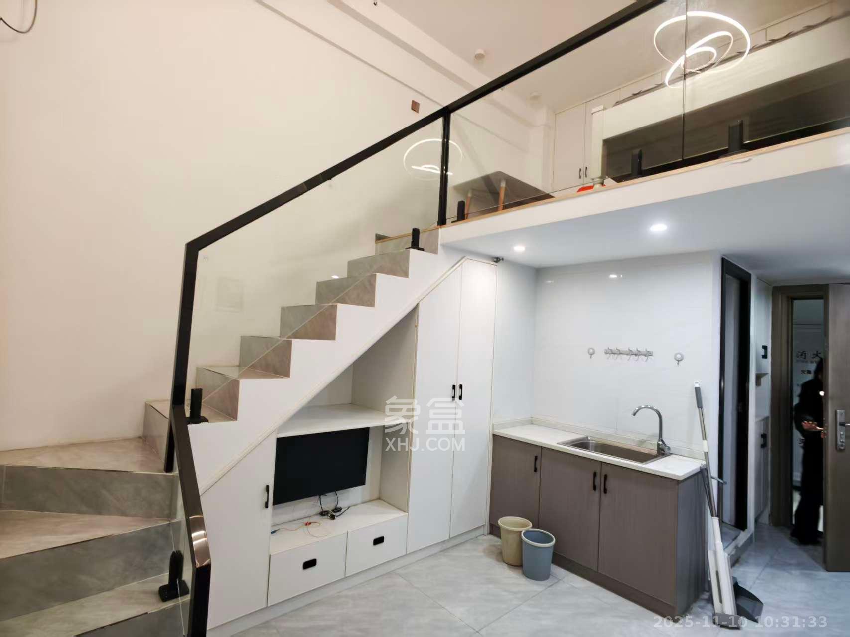 长房时代小镇  1室1厅1卫    1700.0元/月室内图