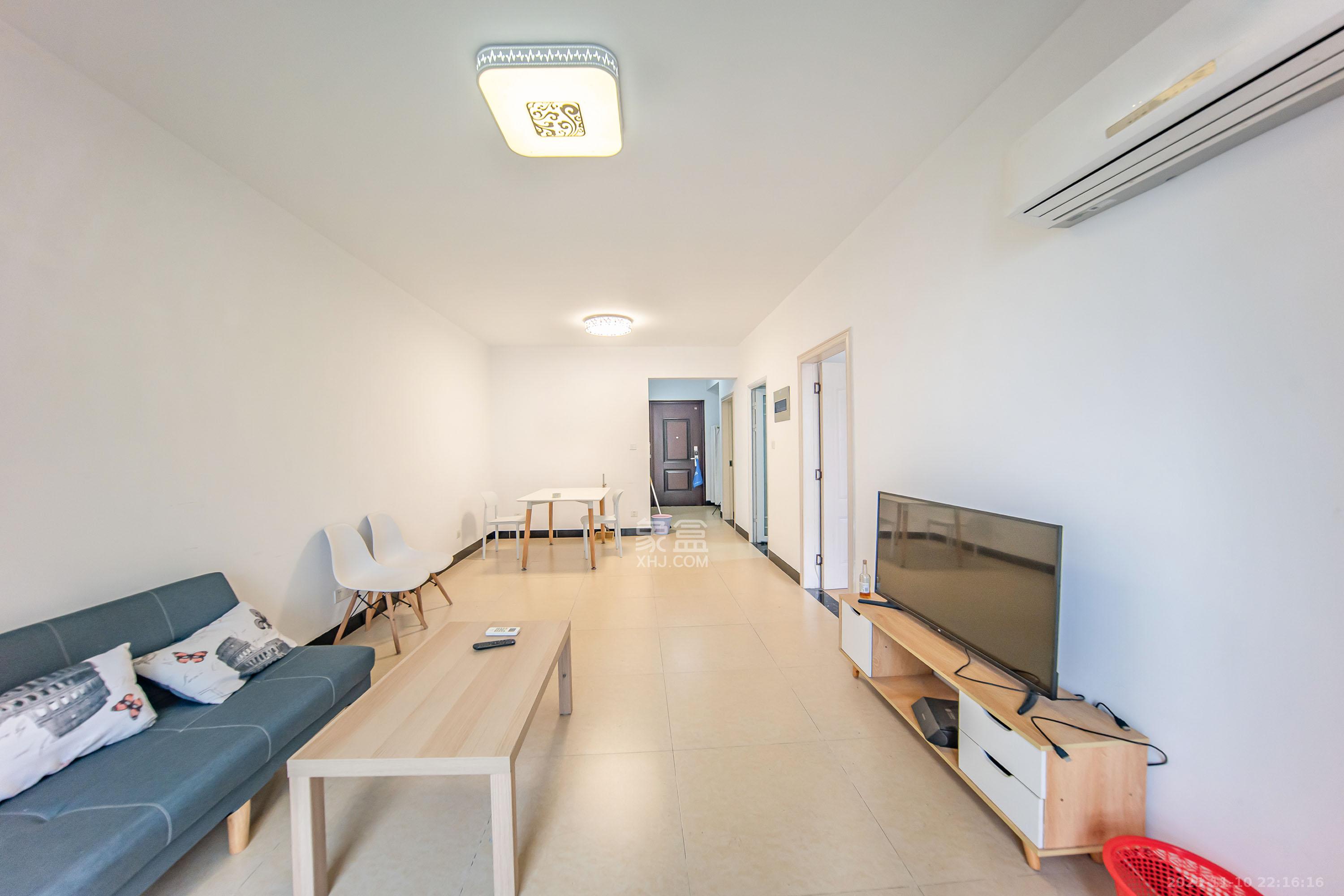 阳光100一期、四五期 2室2厅1卫 85.0万 阳光100一期、四五期 2室2厅1卫 85.0万客厅