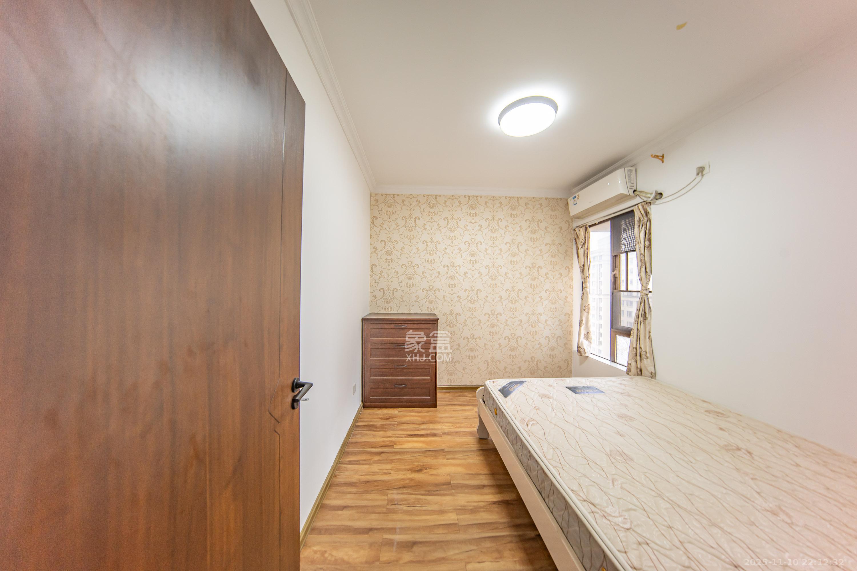 华润橡树湾 3室2厅1卫 70.0万 华润橡树湾 3室2厅1卫 70.0万卧室