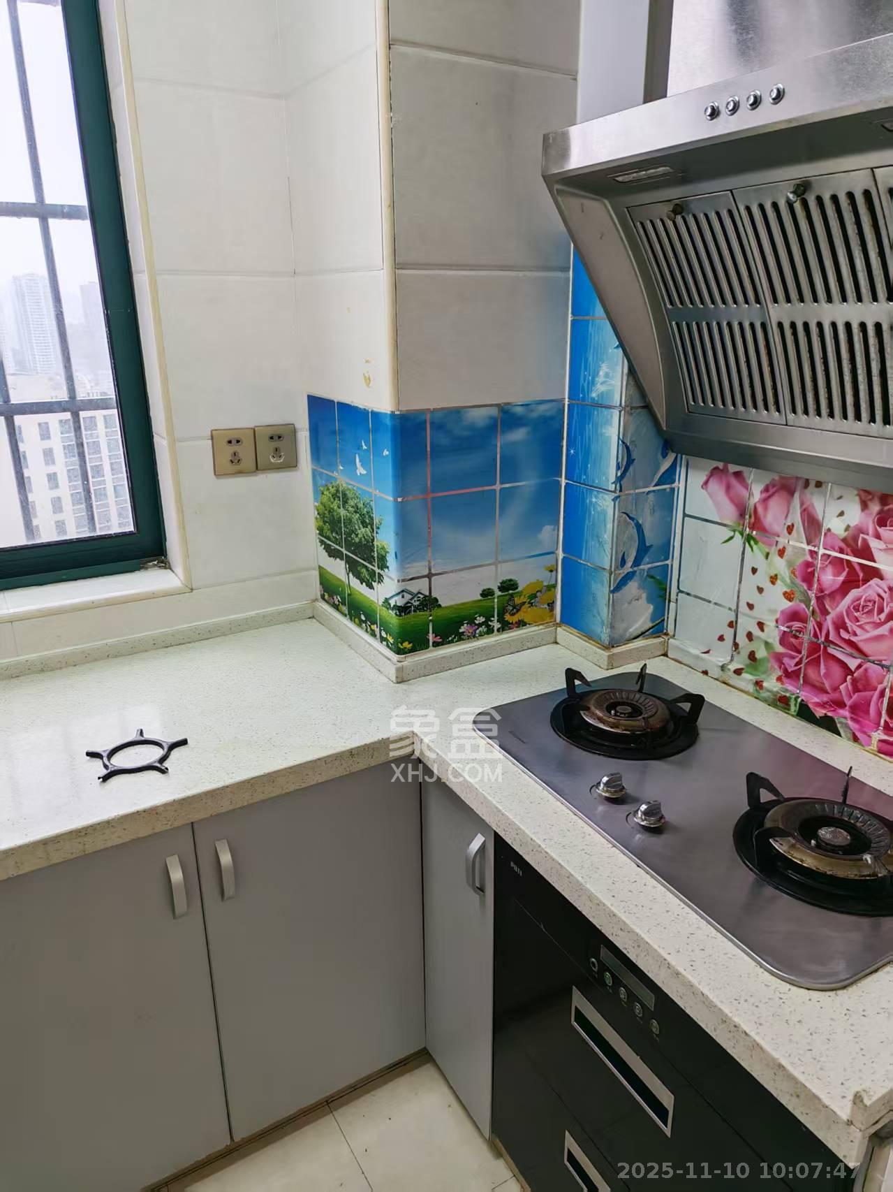 洋湖时代  1室2厅1卫    2200.0元/月室内图