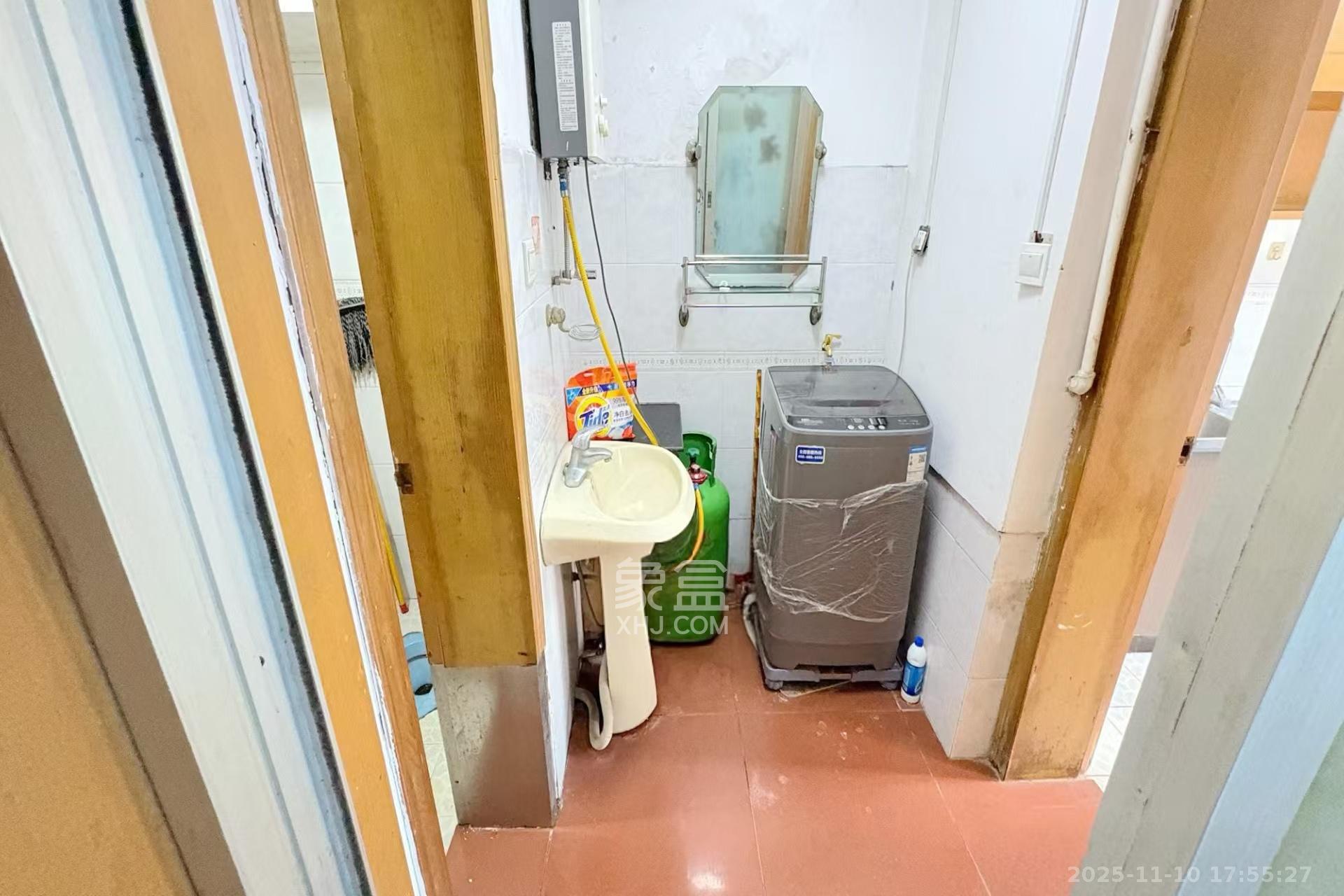 肇家（嘉）坪散盘  3室2厅2卫    2600.0元/月室内图