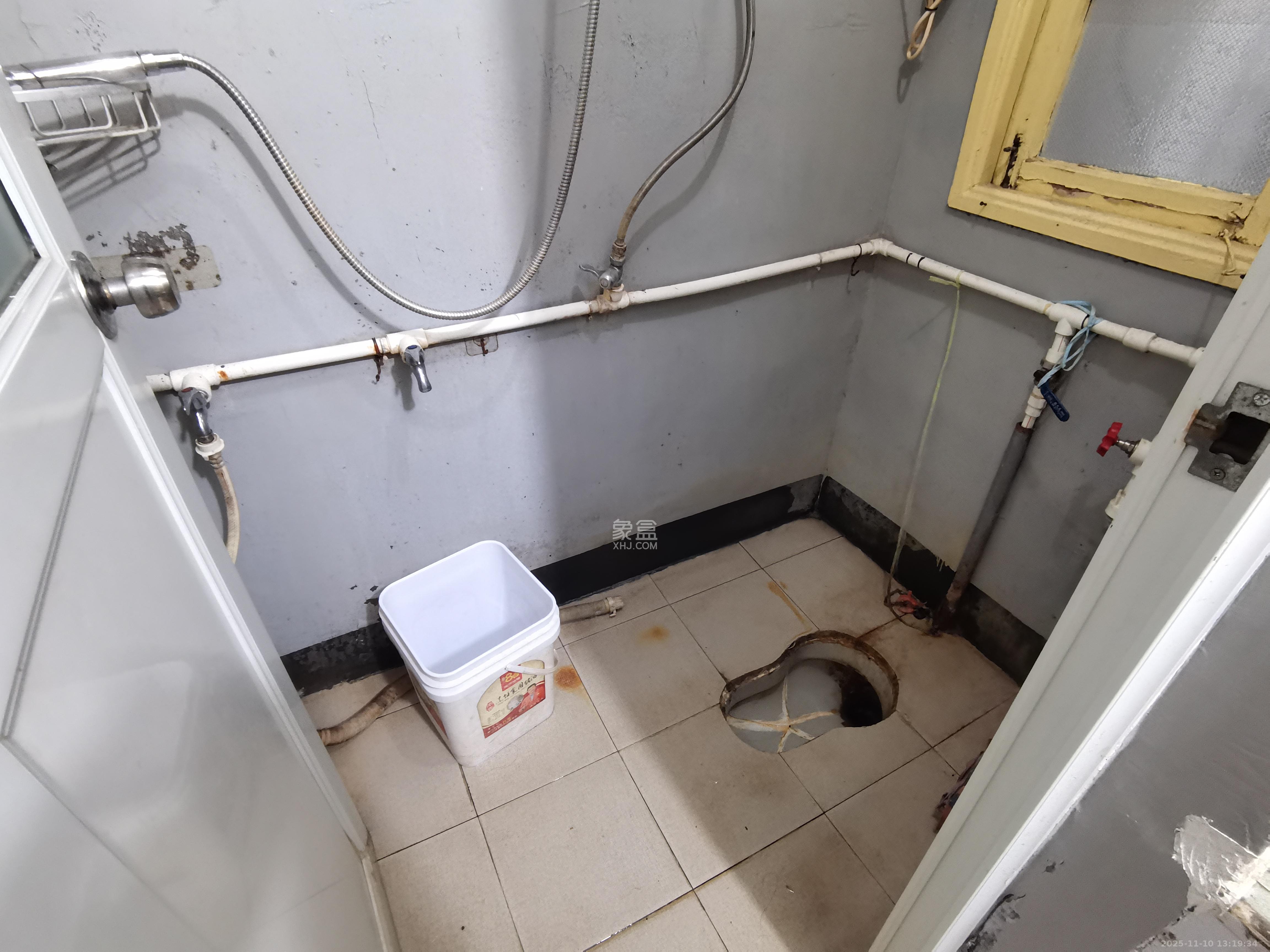 牛婆塘社区  1室1厅1卫    1200.0元/月室内图