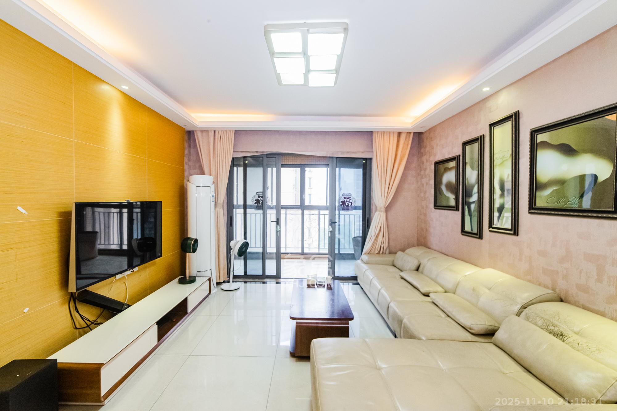 珠江郦城探香里 4室2厅2卫 118.8万 珠江郦城探香里 4室2厅2卫 118.8万客厅