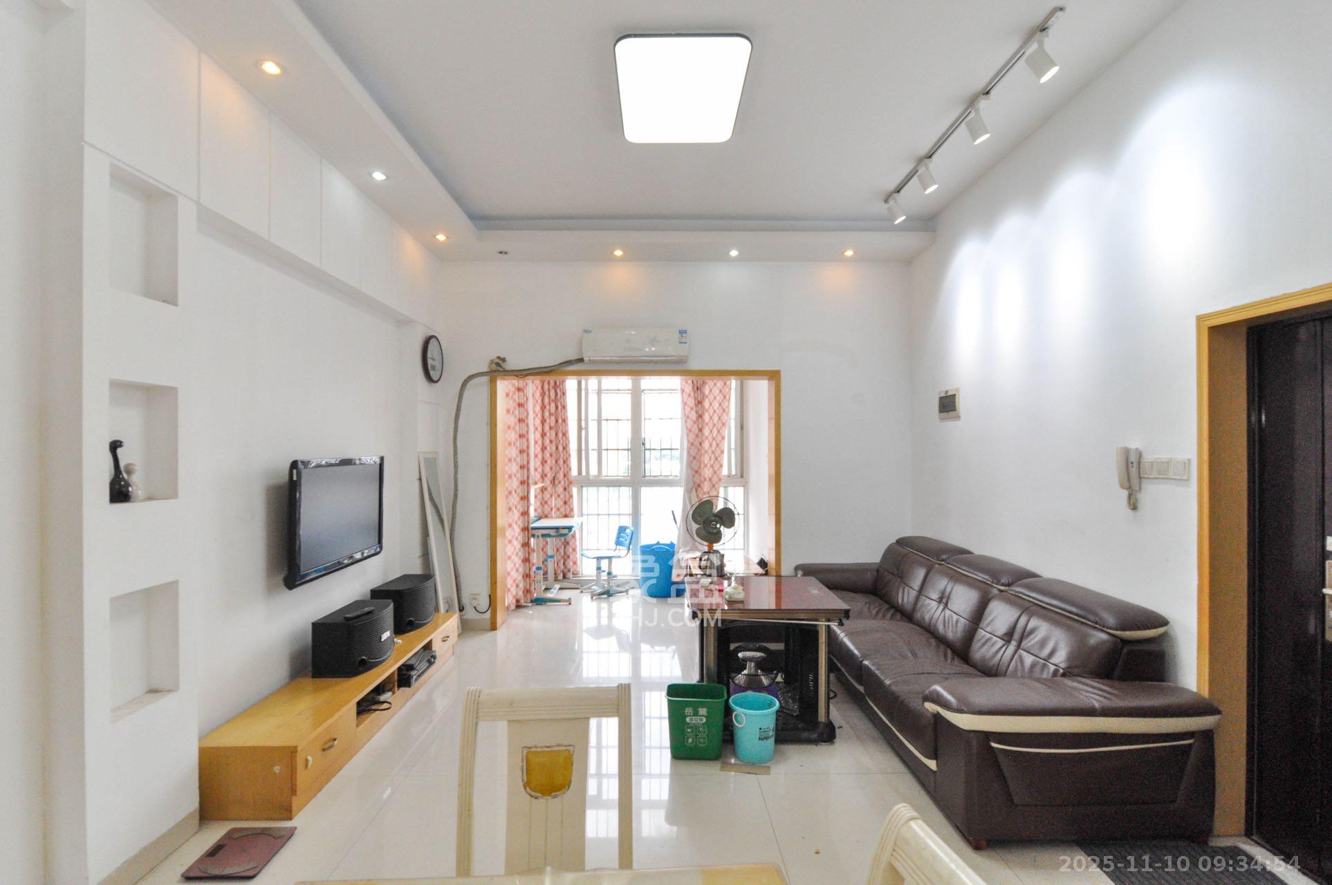 恩瑞麓山名园（龙王港小区）  3室2厅2卫    2400.0元/月