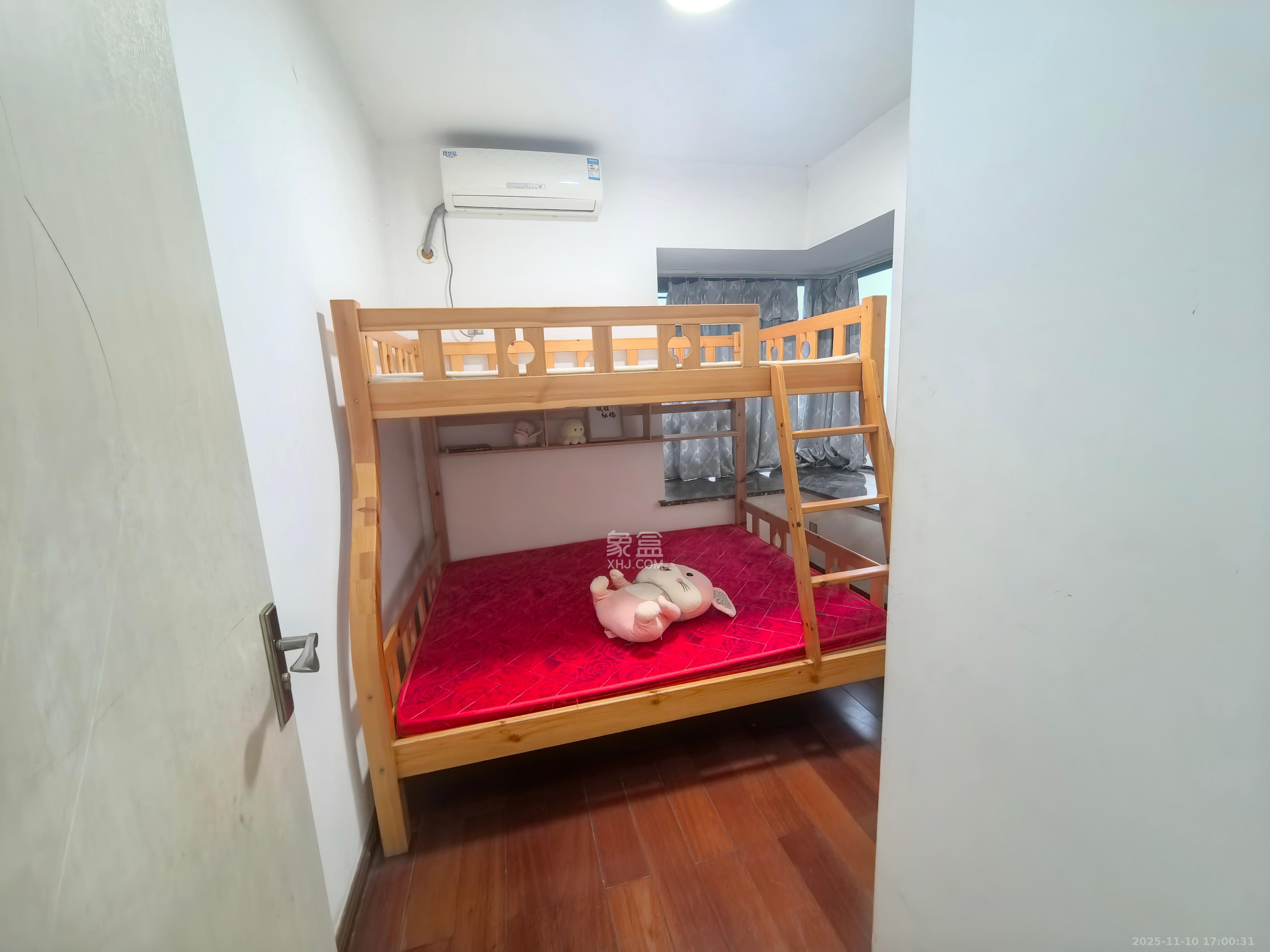 中信凯旋蓝岸（中信新城三期）  3室2厅2卫    1900.0元/月室内图