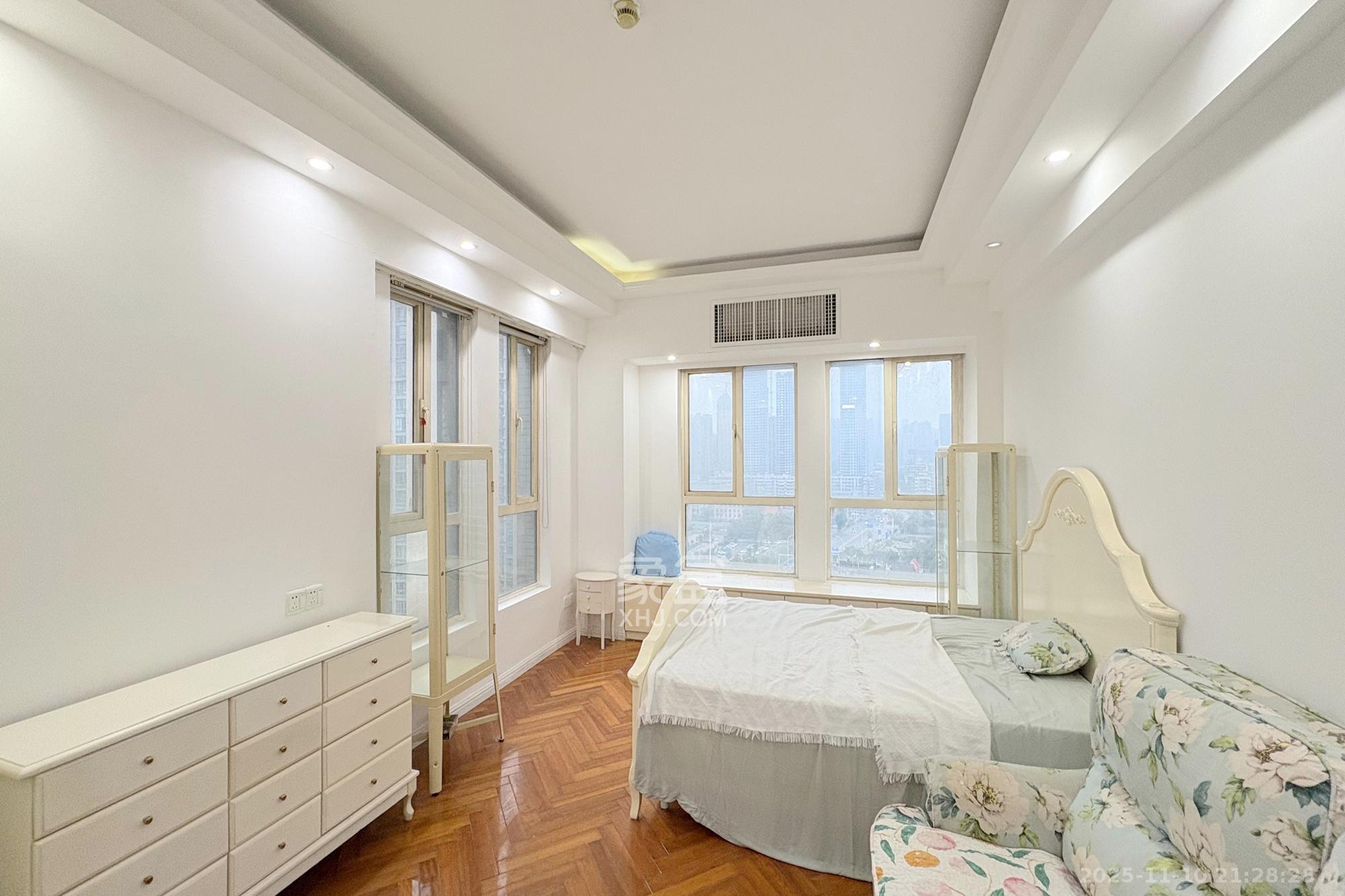 东宸19公馆  1室1厅1卫    45.0万客厅