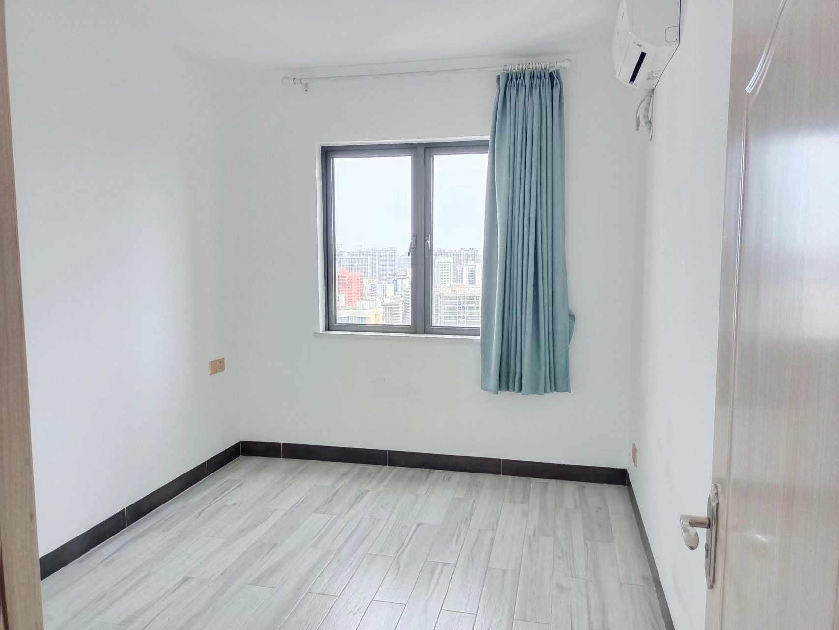 国兴城（B区）  3室2厅2卫    4300.0元/月室内图