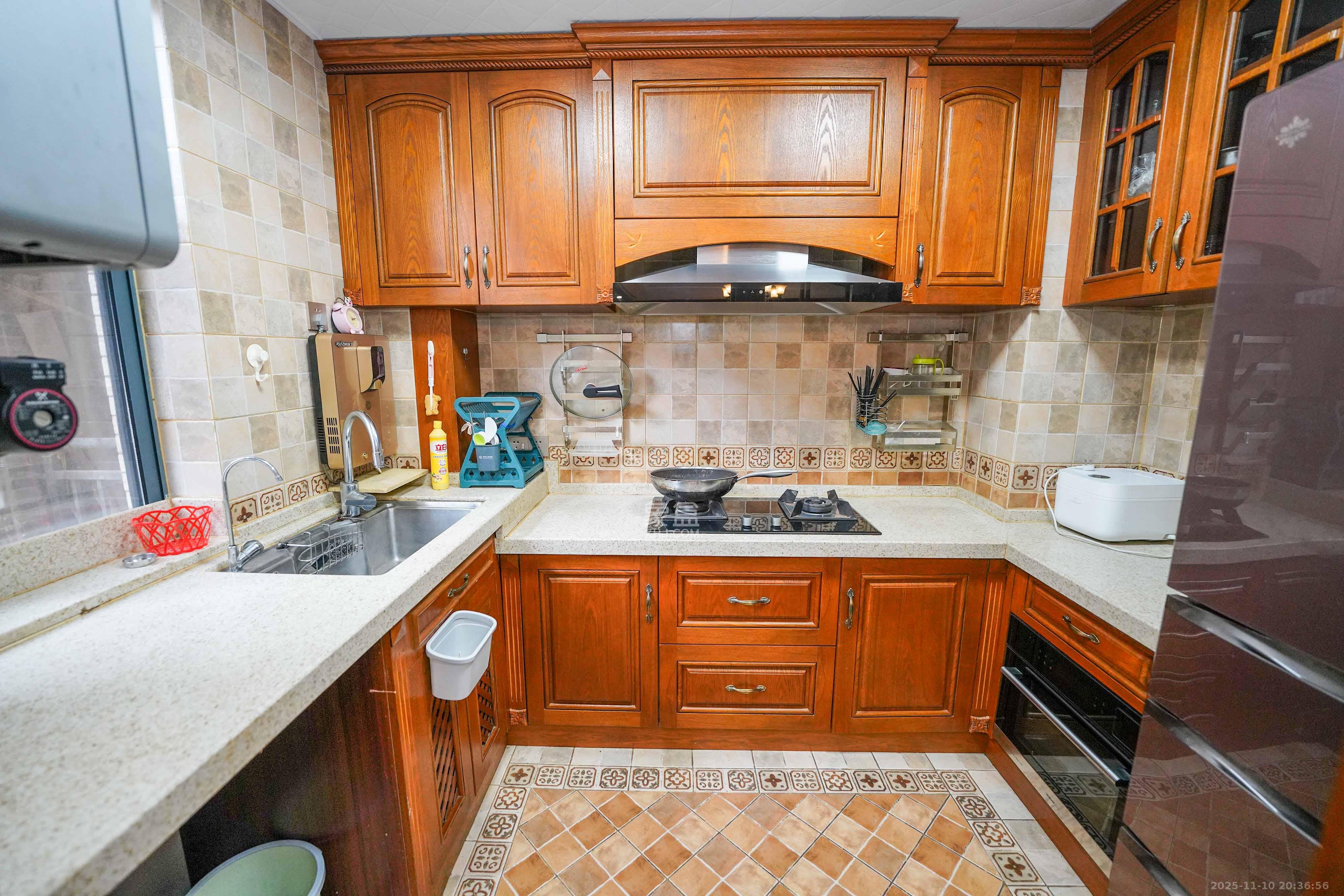 五矿紫湖香醍 4室2厅2卫 99.8万 五矿紫湖香醍 4室2厅2卫 99.8万厨房