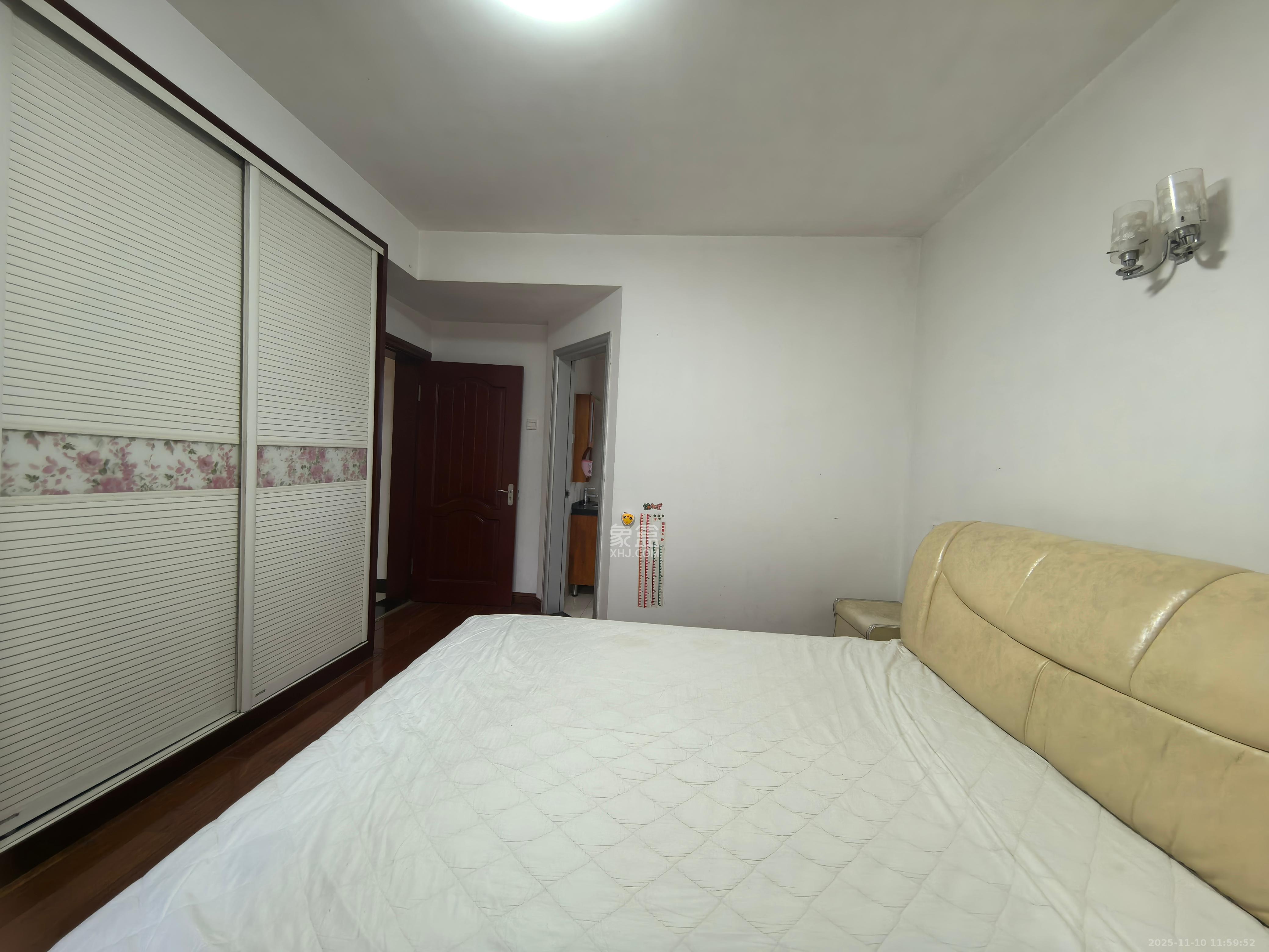 鑫天御景湾  3室2厅2卫    2600.0元/月室内图