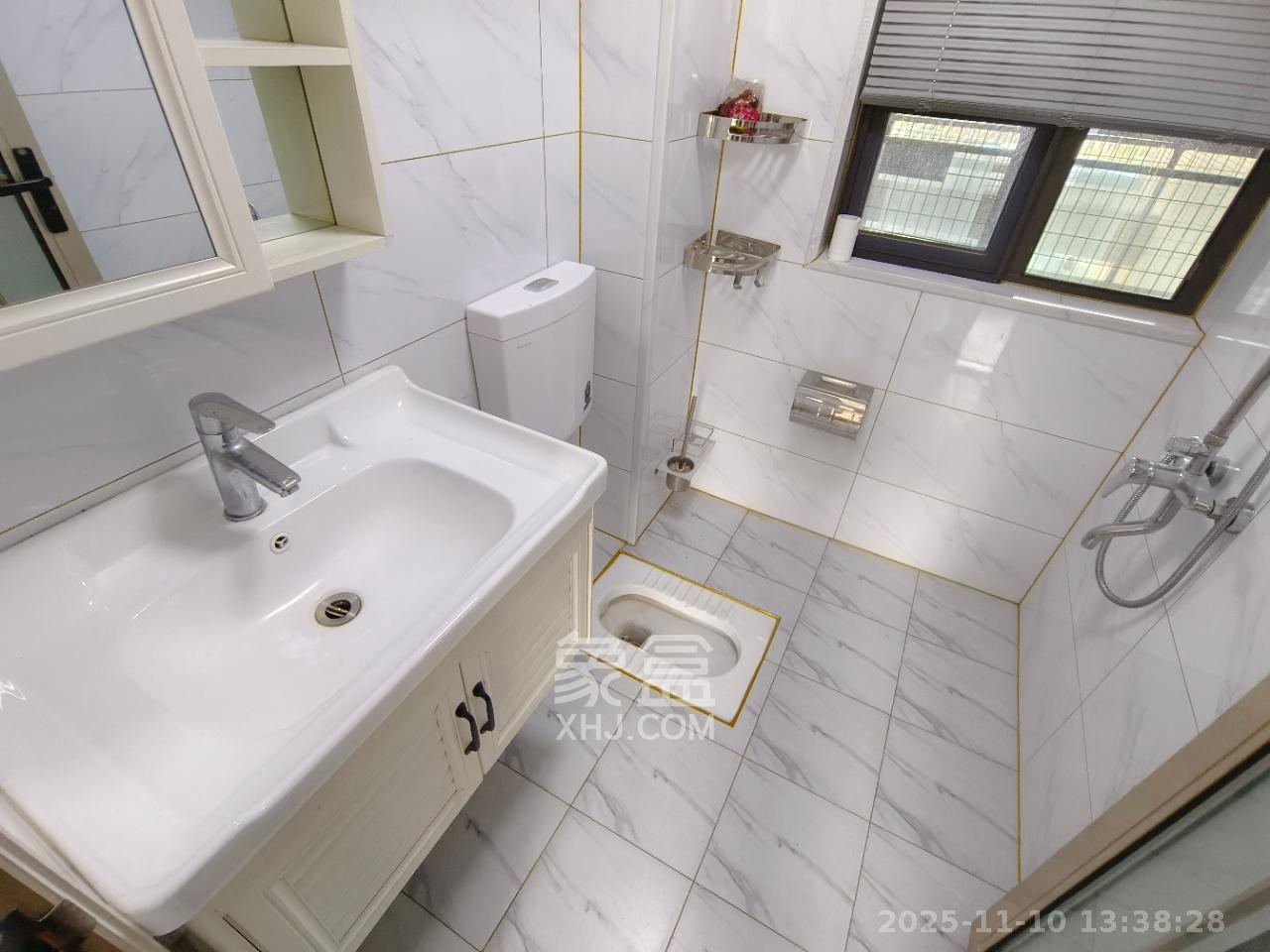 乾源国际  3室2厅2卫    2000.0元/月室内图