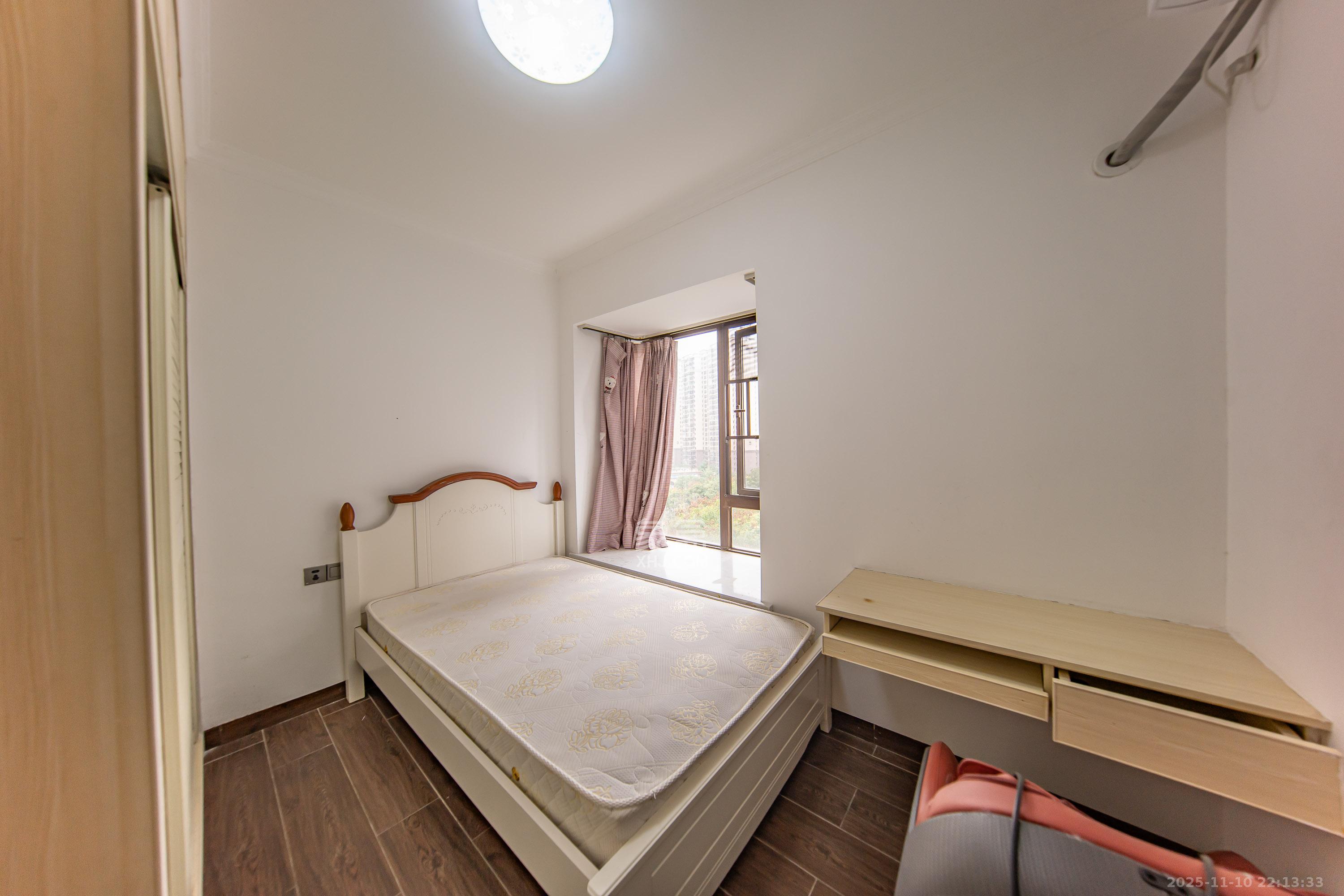 华润橡树湾  1室2厅2卫    93.8万卧室