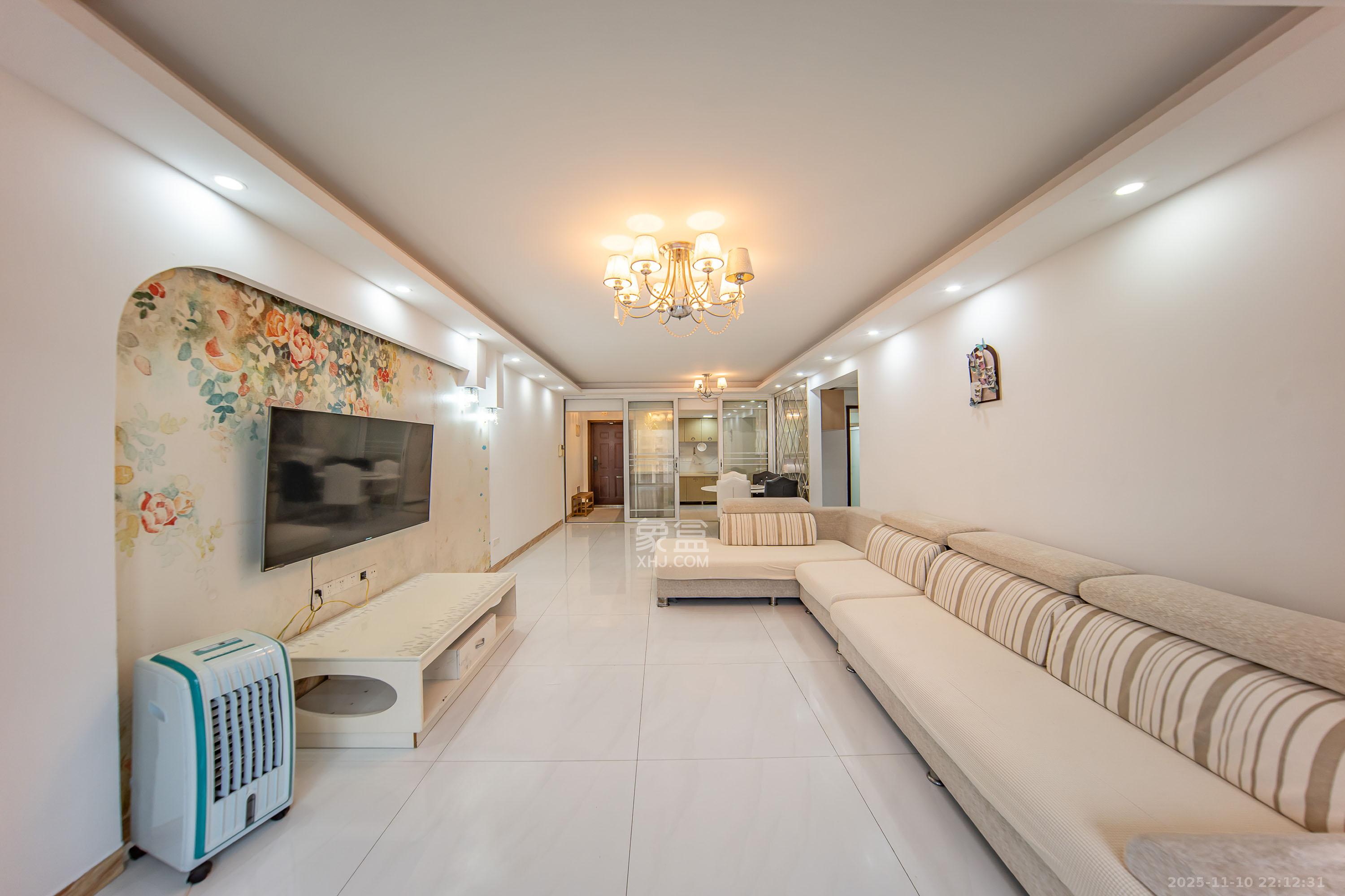 华润橡树湾 3室2厅1卫 70.0万 华润橡树湾 3室2厅1卫 70.0万客厅