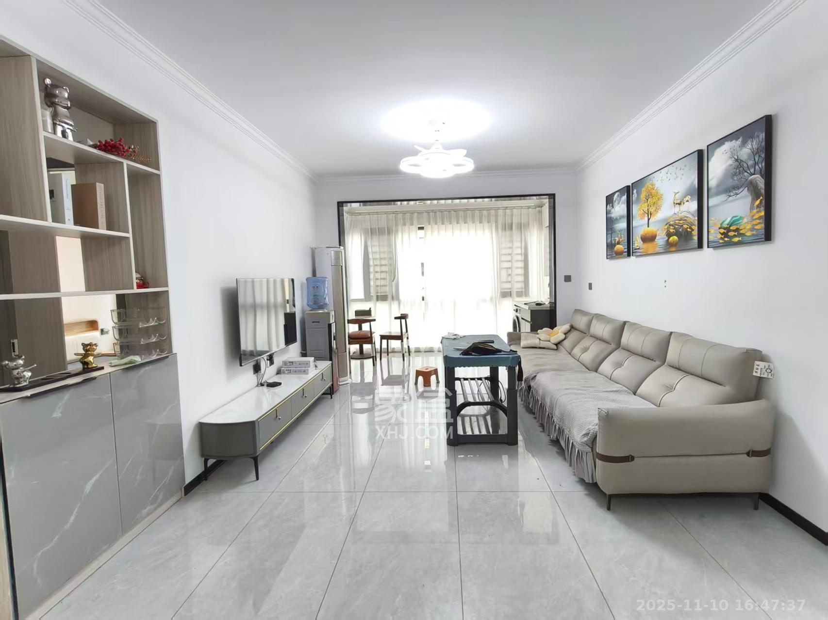 长房东旭国际  3室2厅2卫    3200.0元/月