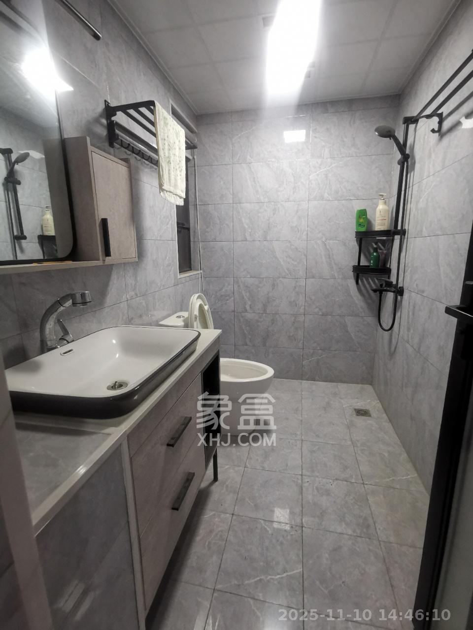 保利东郡  4室2厅2卫    2000.0元/月室内图