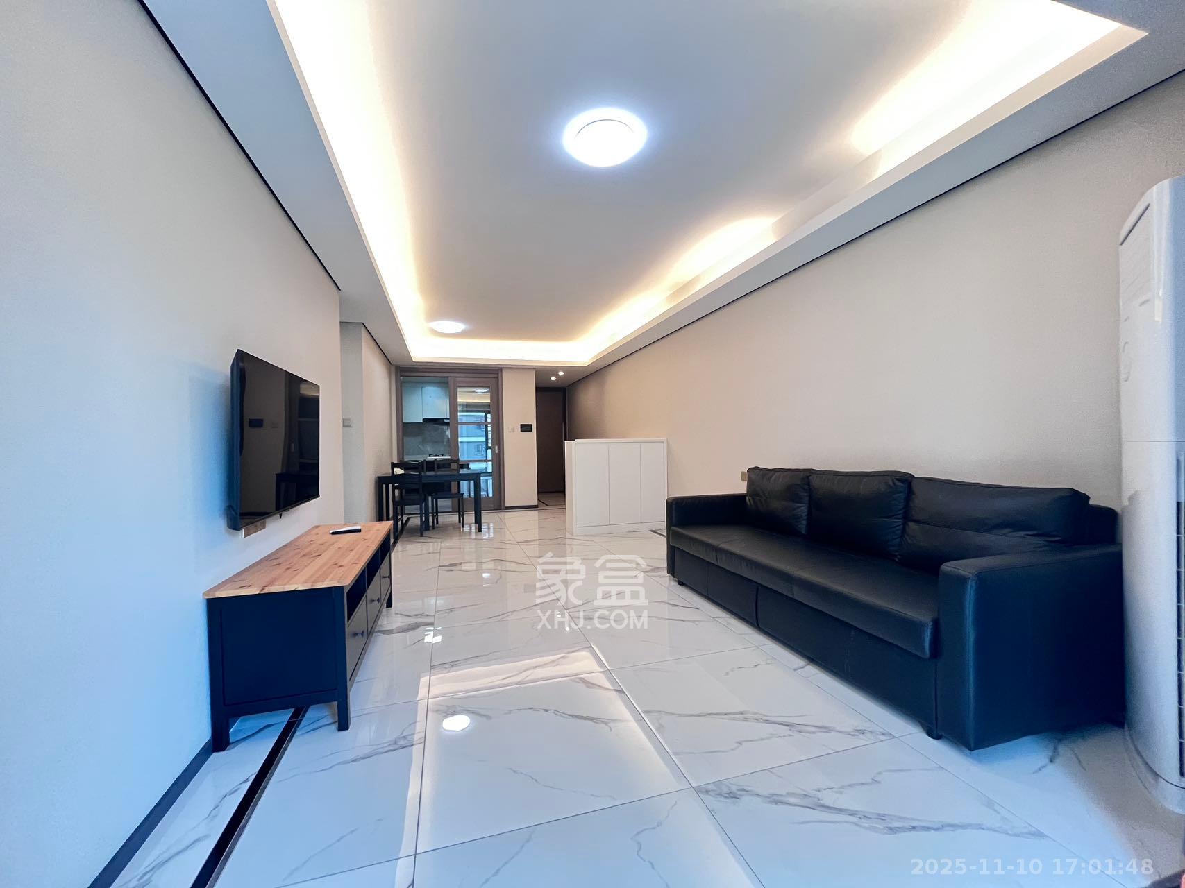 中海阅麓山一期  3室2厅2卫    3500.0元/月