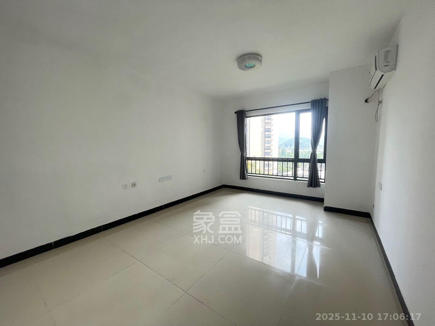 达美D6区  4室2厅2卫    3000.0元/月室内图