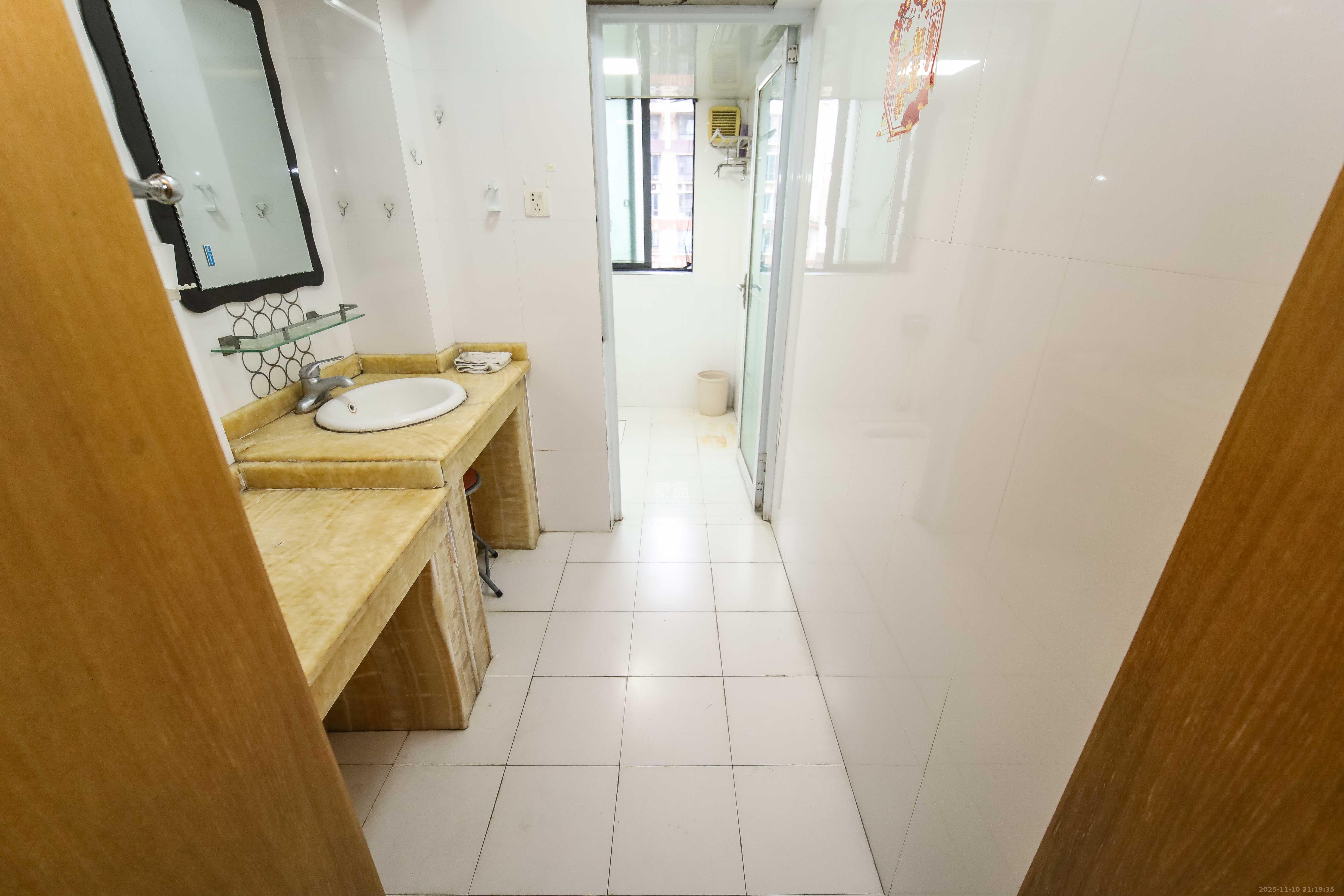 西子花苑  3室2厅2卫    113.0万卫生间