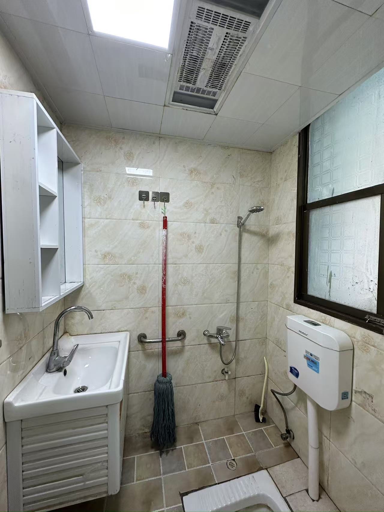 进步巷  2室1厅1卫    1300.0元/月室内图