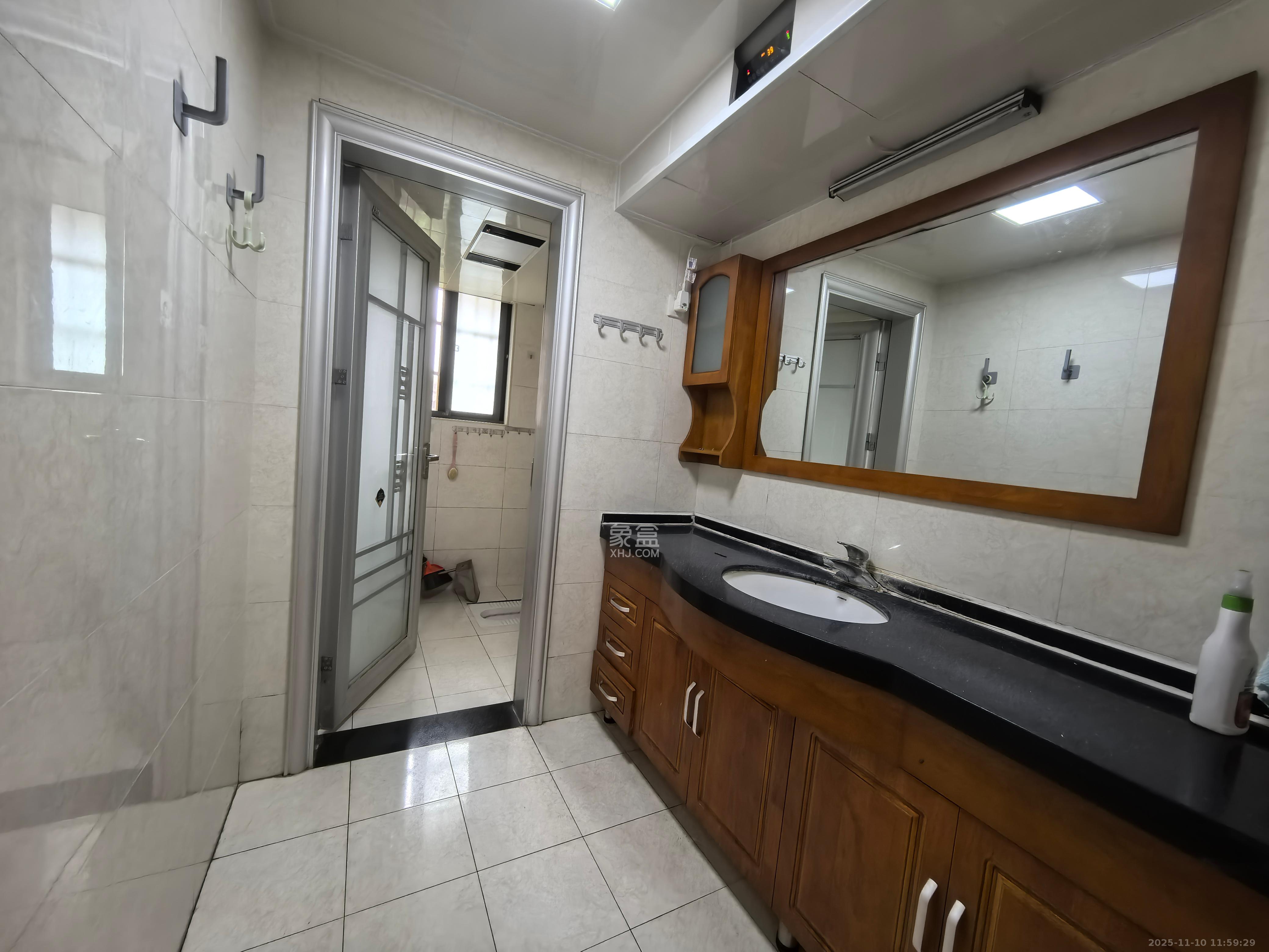 鑫天御景湾 3室2厅2卫 2600.0元/月 鑫天御景湾 3室2厅2卫 2600.0元/月室内图