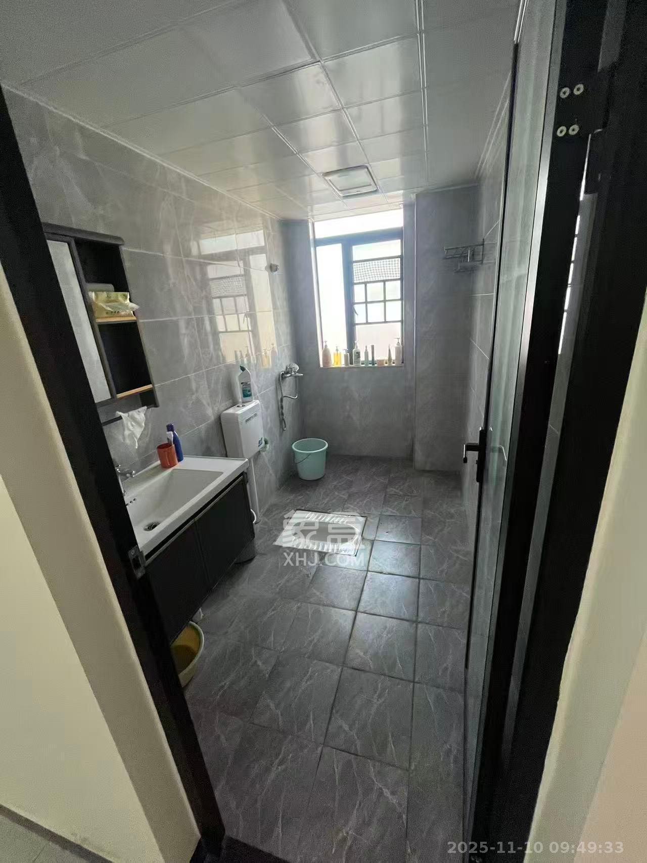 金鹰玖珑山  3室2厅1卫    2500.0元/月室内图