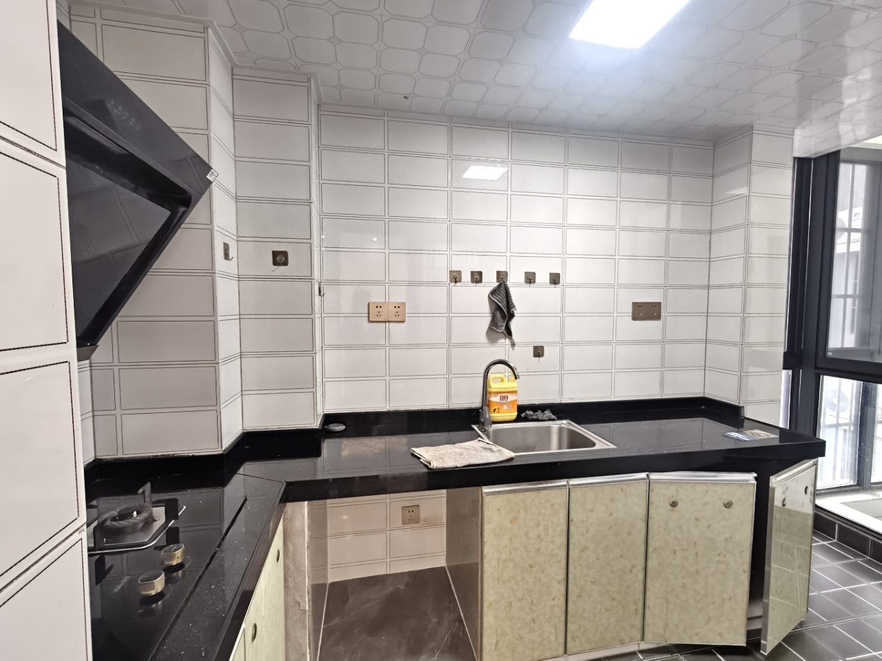 蓝海瑞园  3室2厅1卫    2700.0元/月室内图