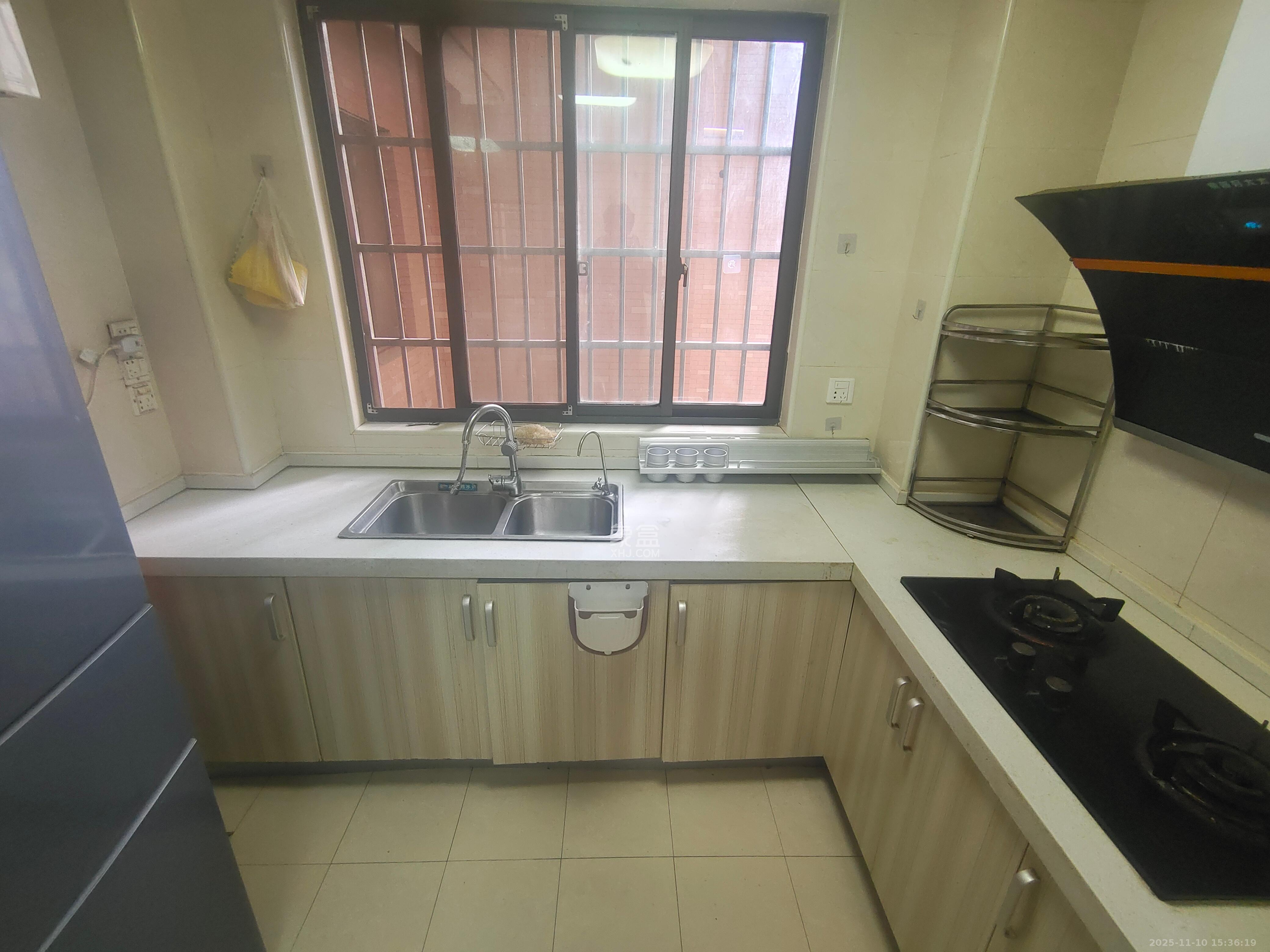 山水新城  2室1厅1卫    1600.0元/月室内图