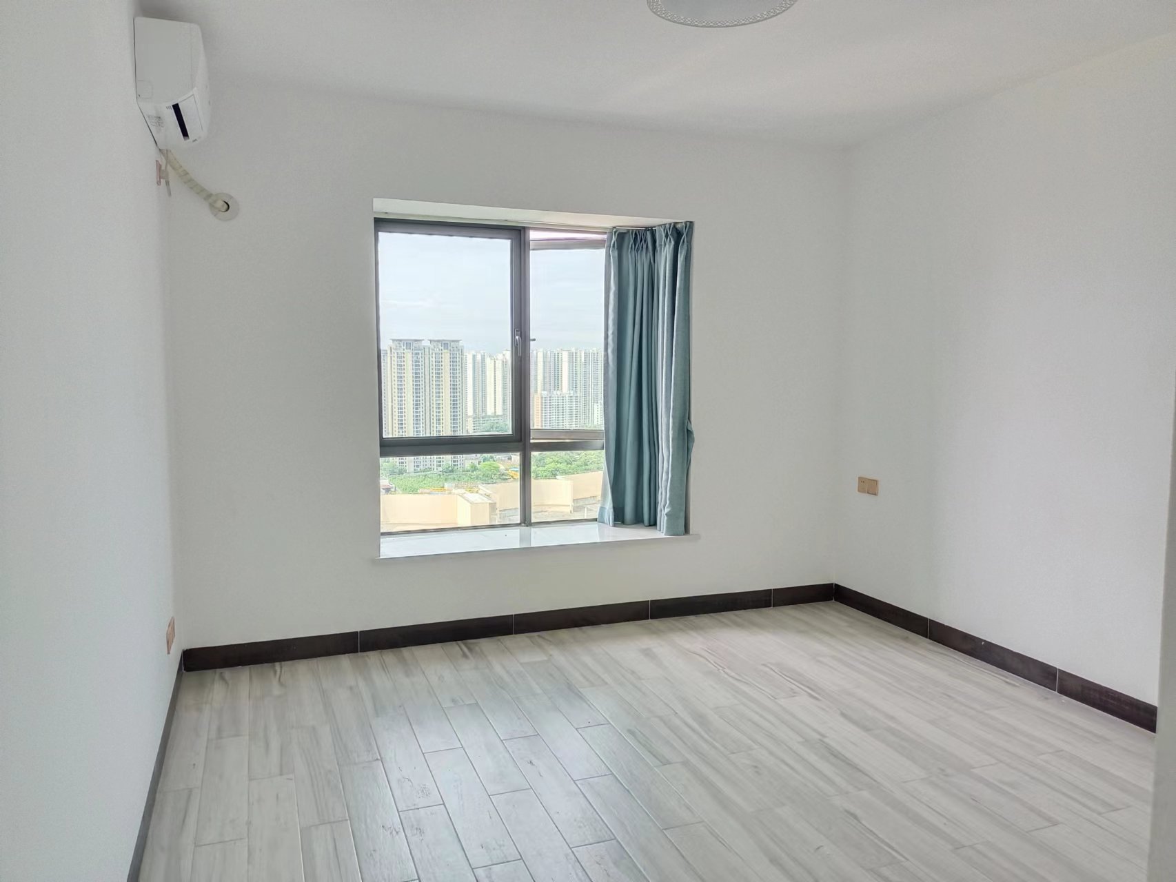 国兴城（B区）  3室2厅2卫    4300.0元/月室内图