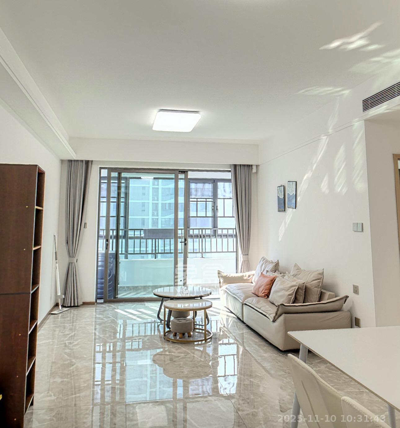 复地滨江金融中心  3室2厅2卫    4000.0元/月