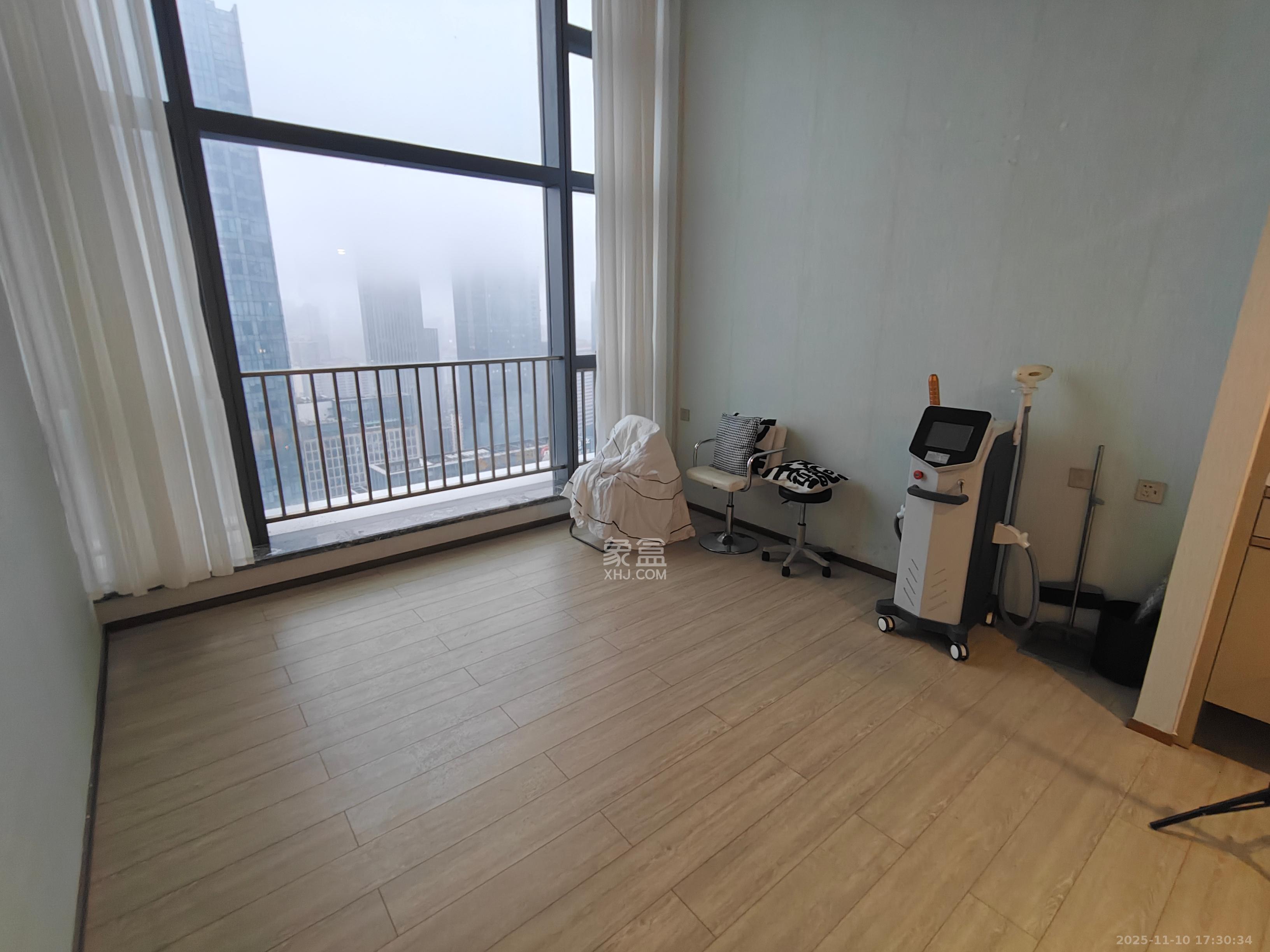 华远华时代  4室1厅2卫    4200.0元/月