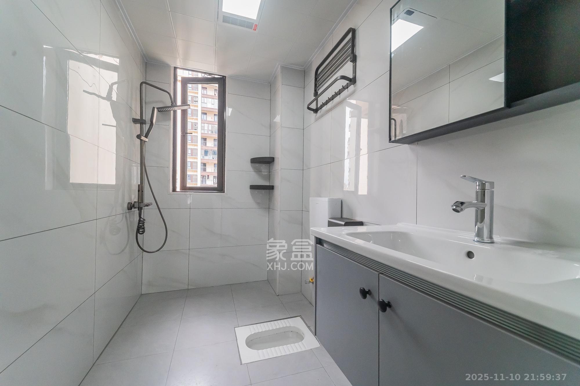 旭辉美的东樾城  4室2厅2卫    115.0万卫生间