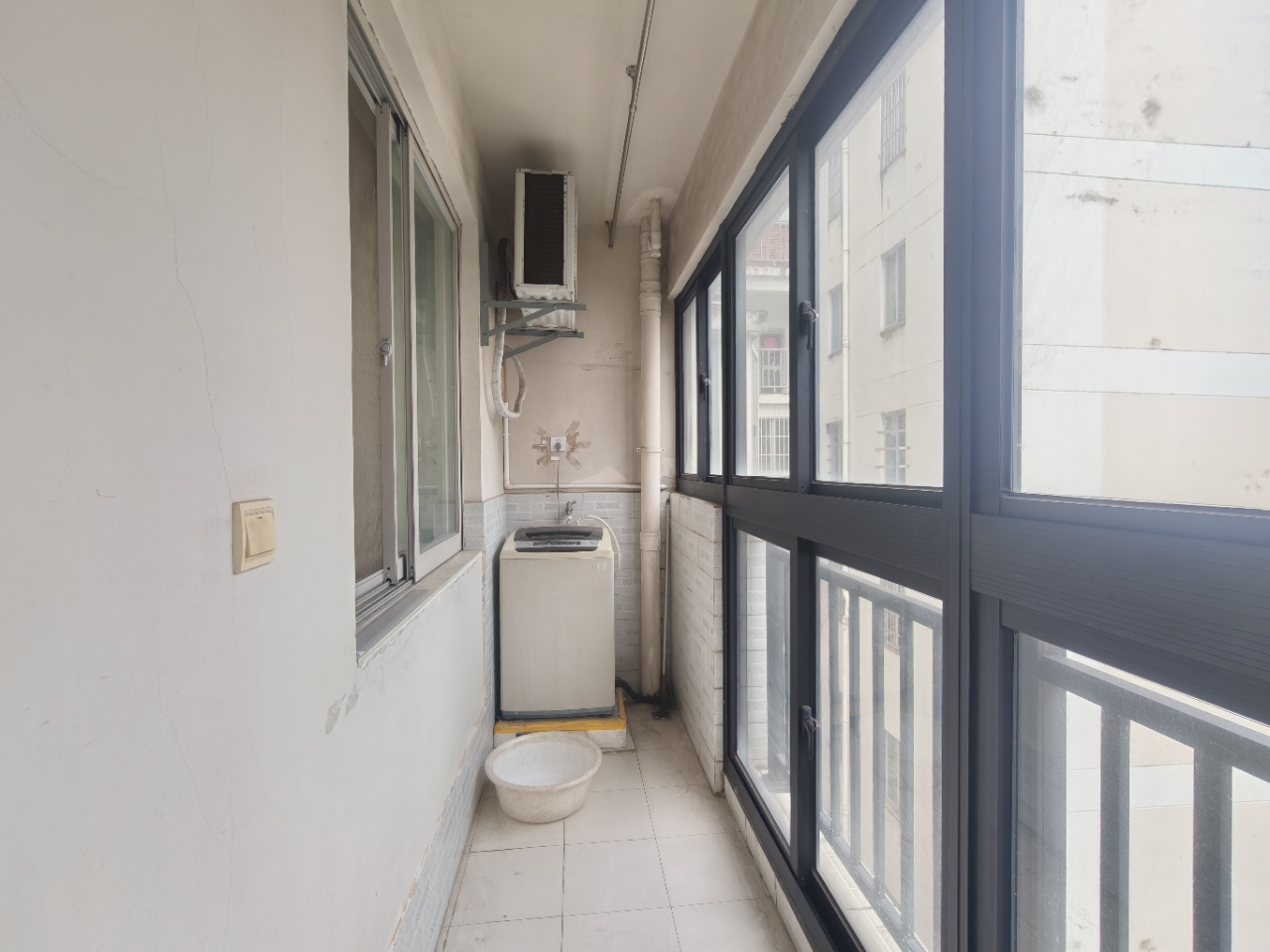 海联新村  3室2厅1卫    2300.0元/月室内图