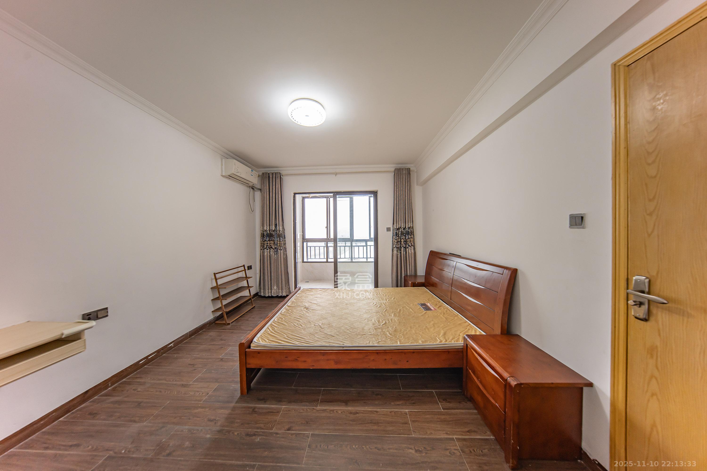 华润橡树湾 1室2厅2卫 93.8万 华润橡树湾 1室2厅2卫 93.8万卧室