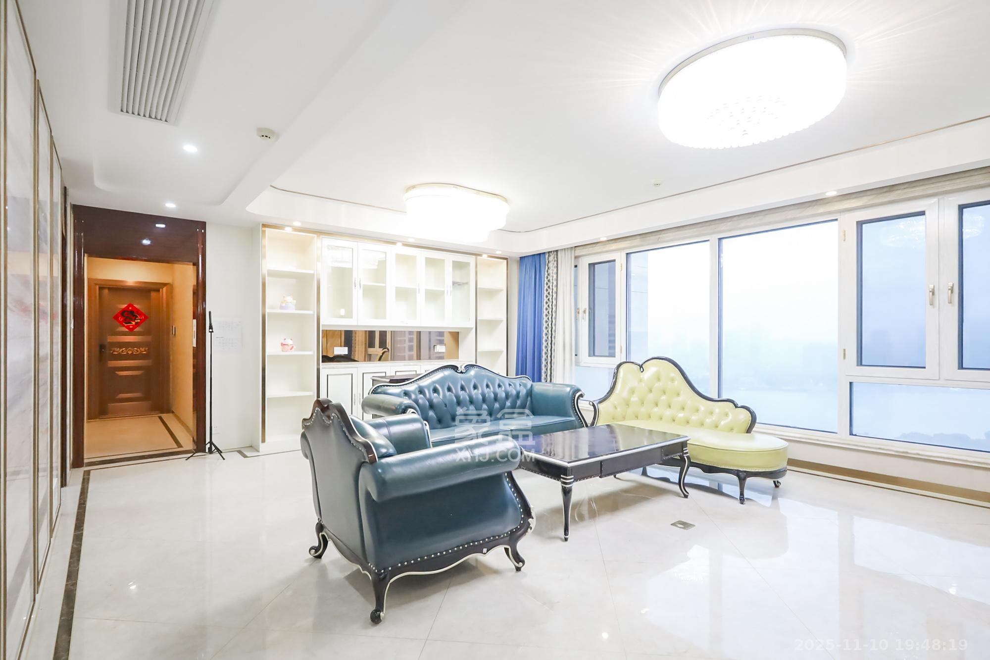 保利西海岸A区  4室2厅2卫    300.0万