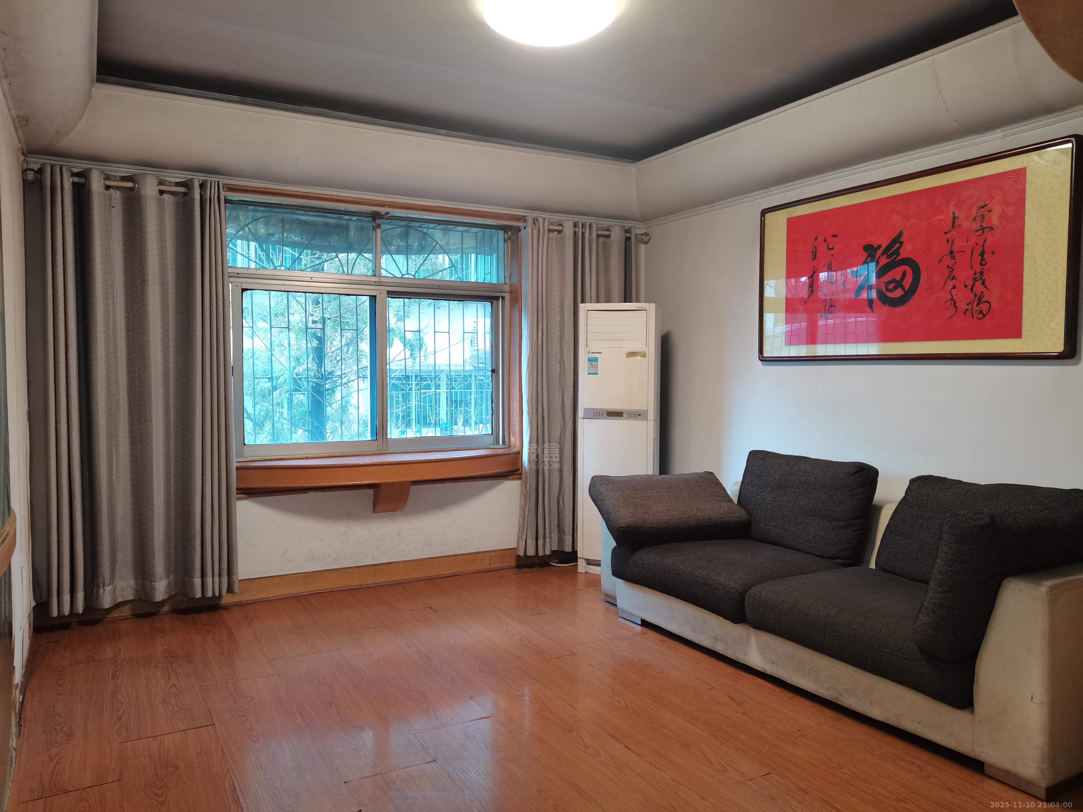 钻石花园  3室2厅1卫    1100.0元/月