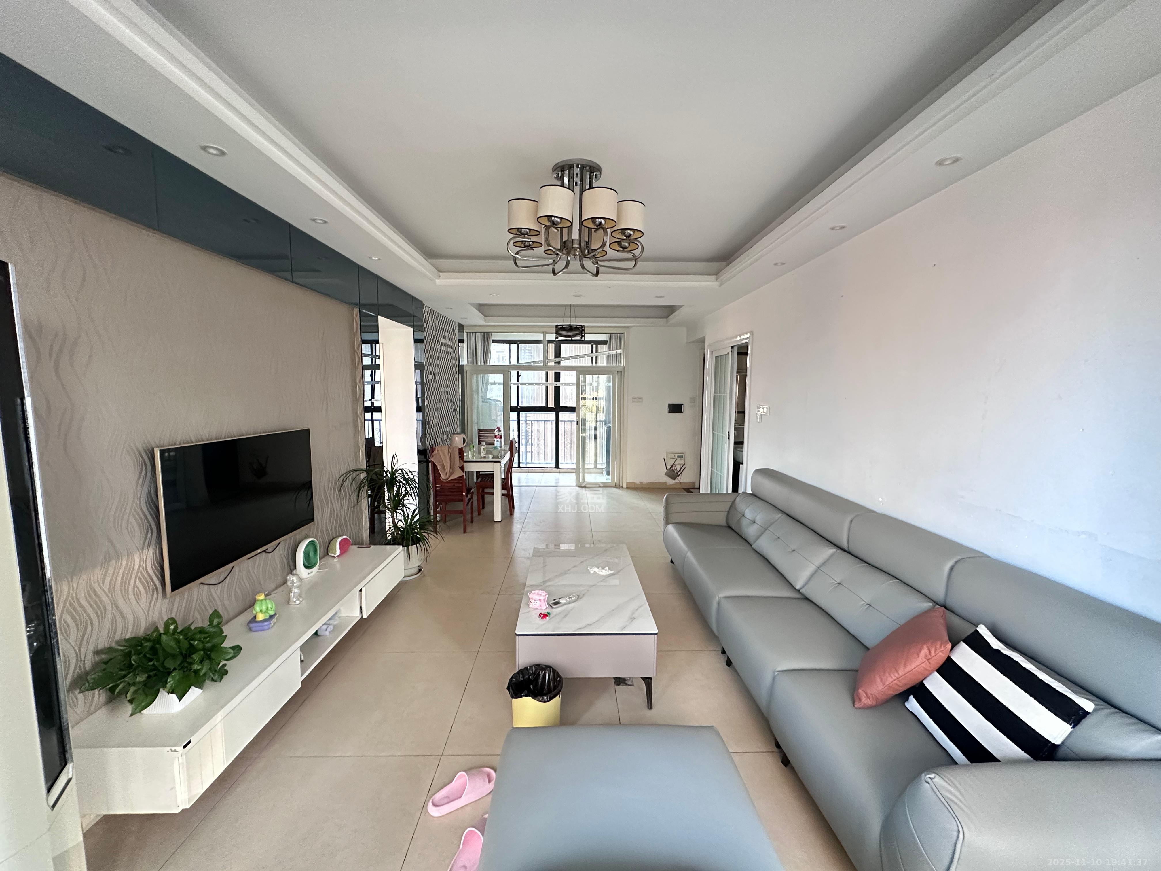 金鼎公园尚  2室2厅1卫    1900.0元/月室内图